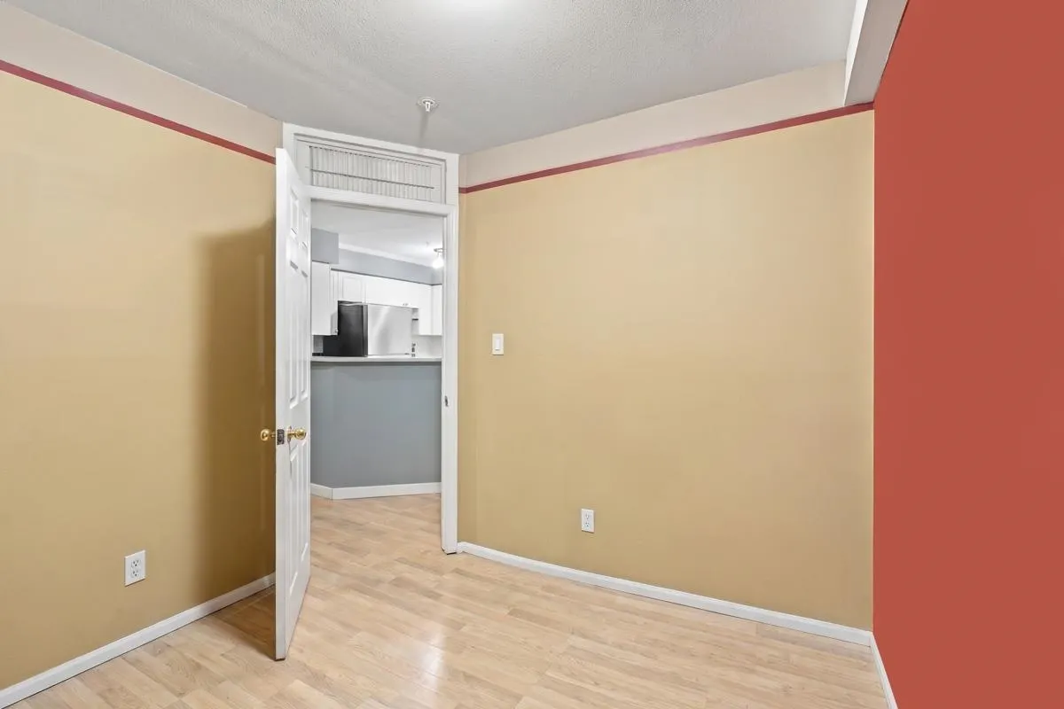 760 Kingsway #223