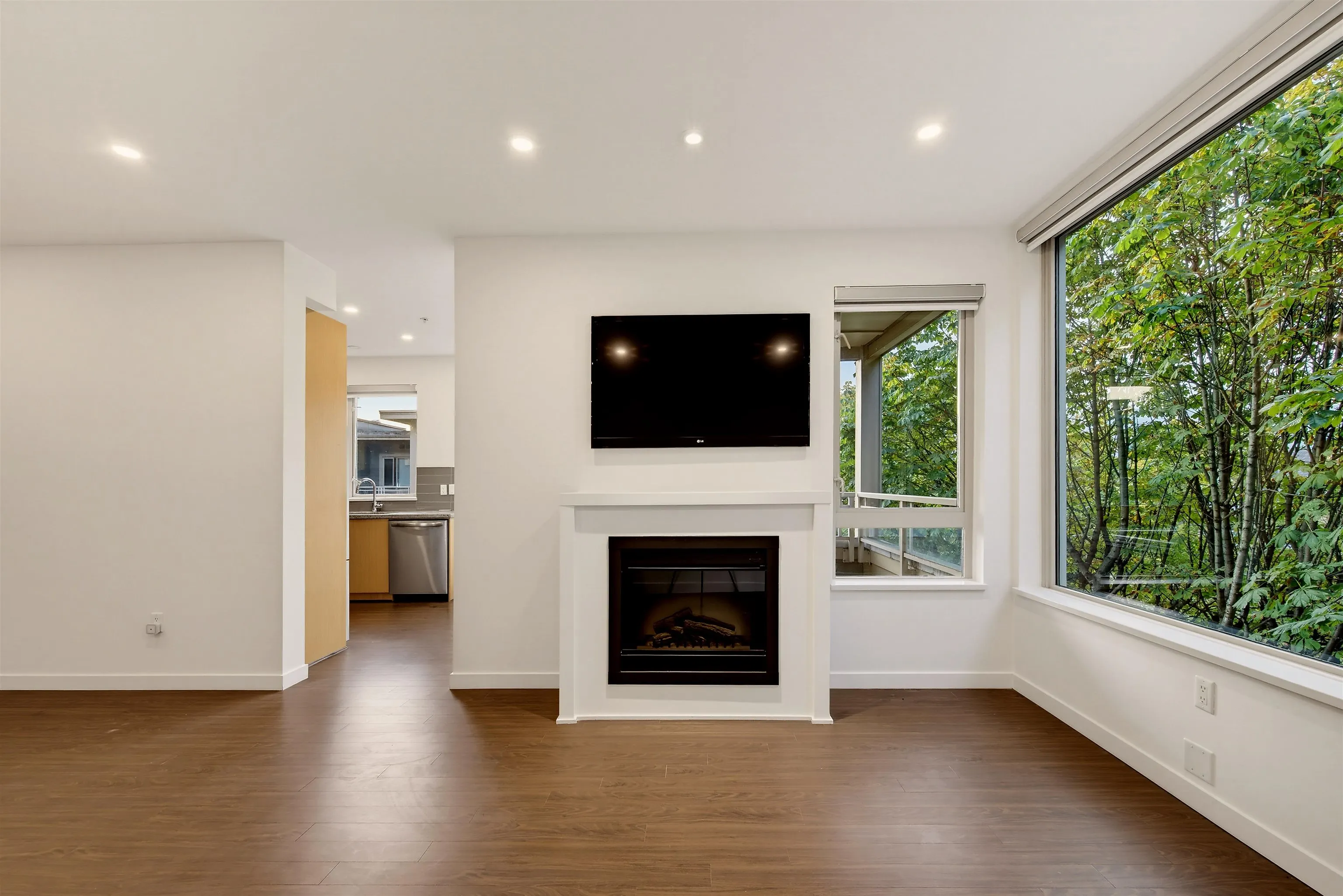 119 W 22nd Street #411
