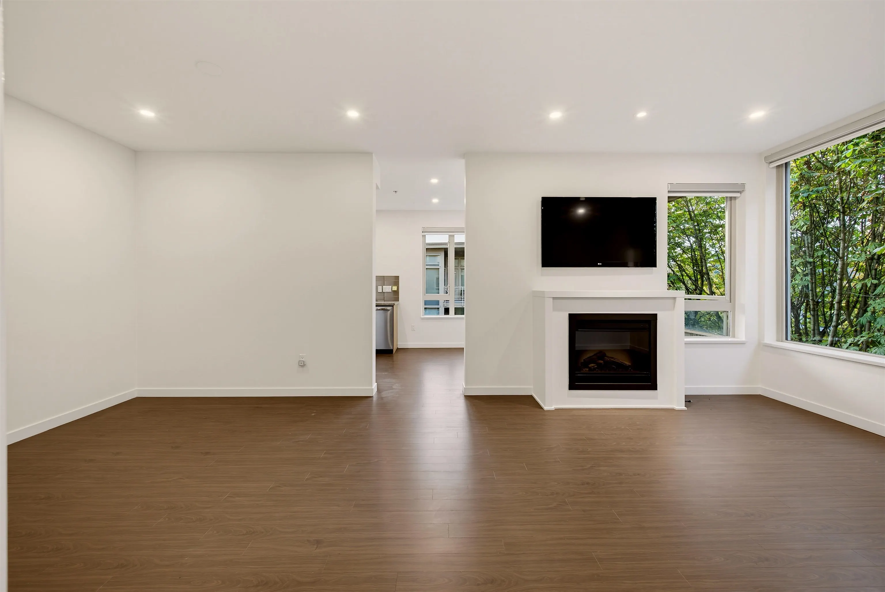 119 W 22nd Street #411
