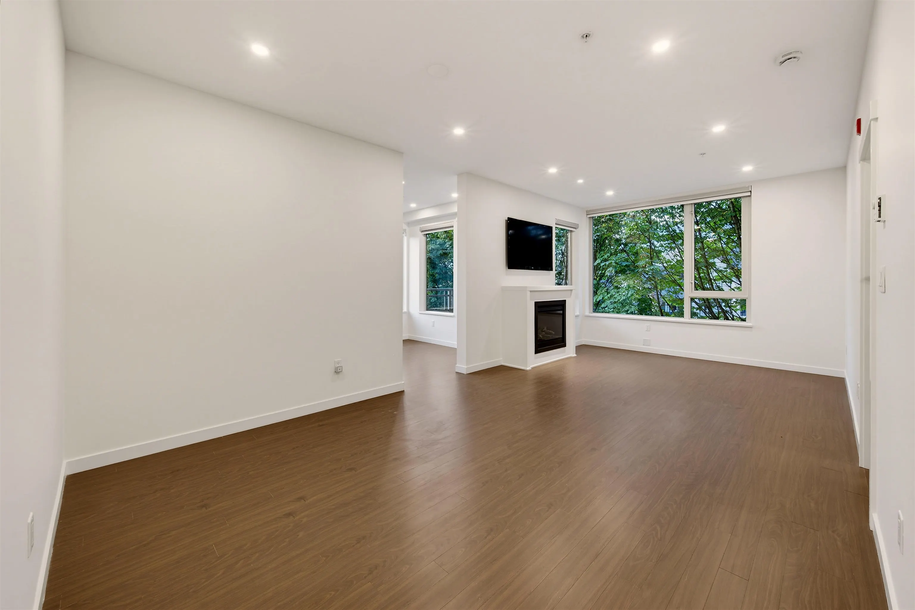 119 W 22nd Street #411
