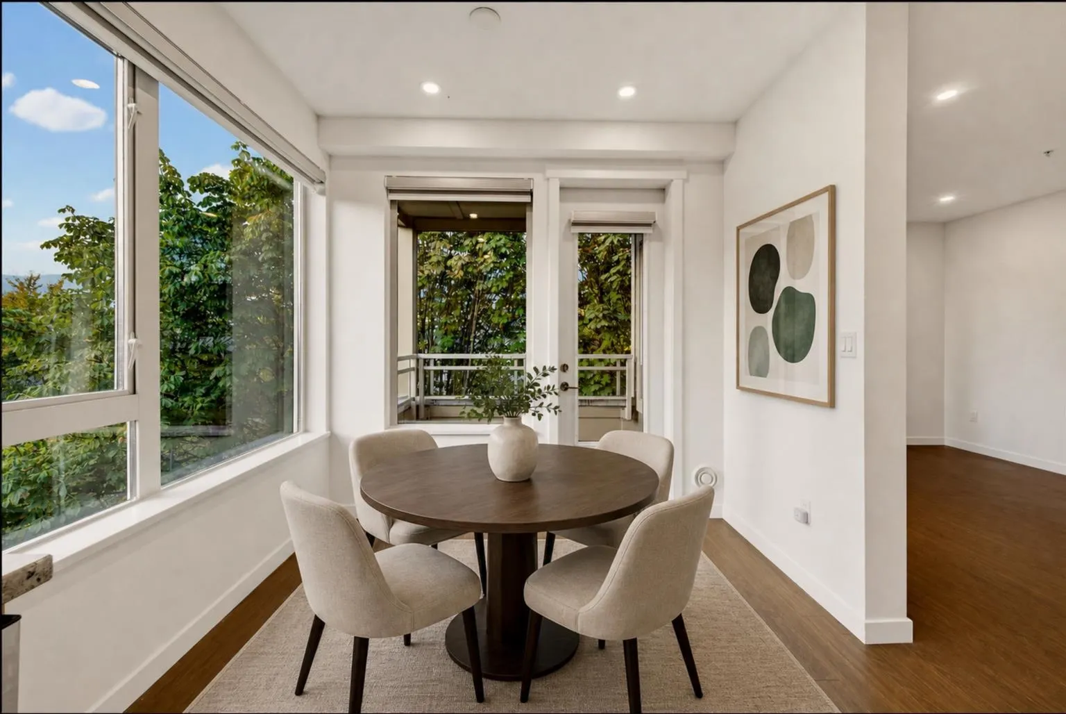 119 W 22nd Street #411