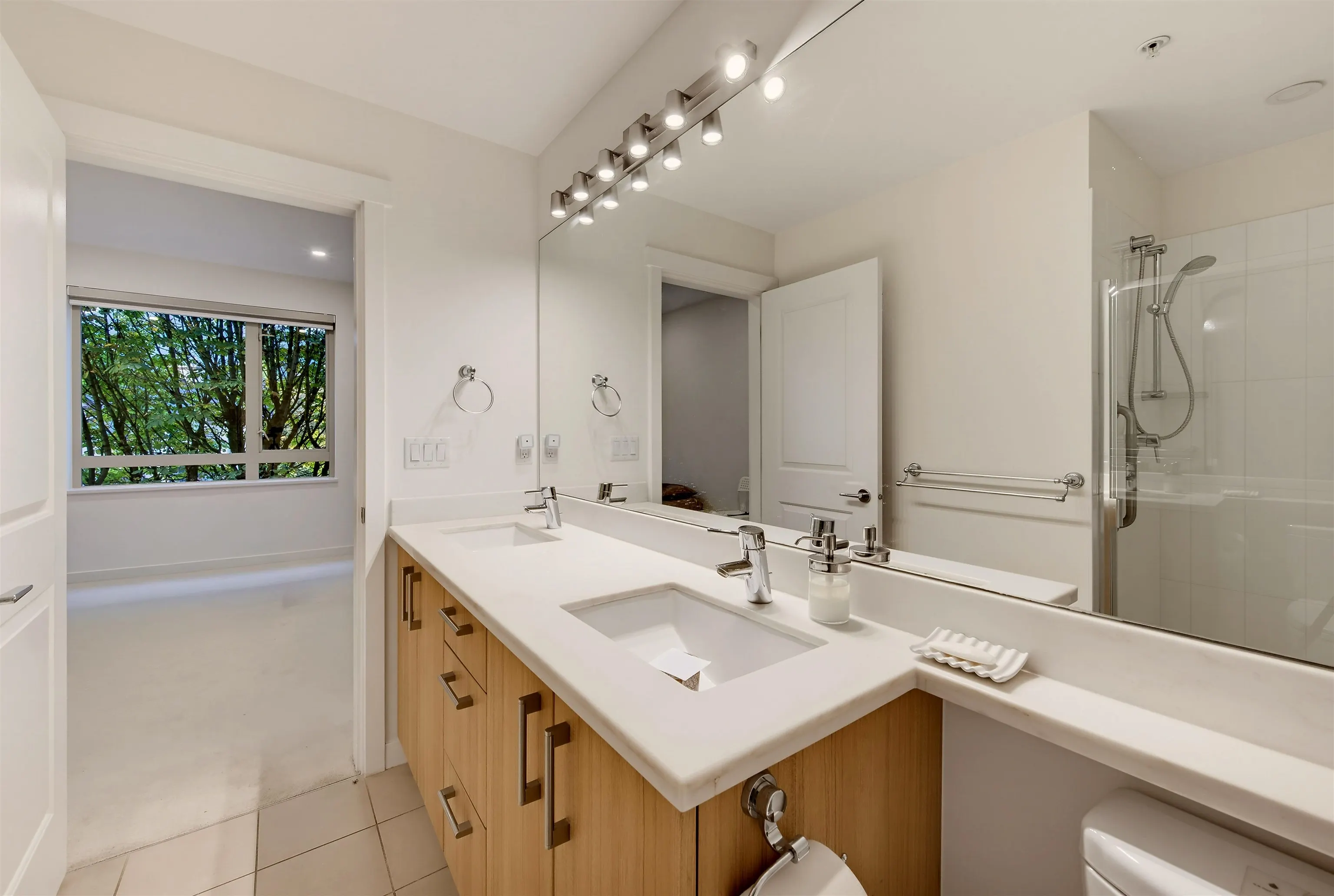119 W 22nd Street #411