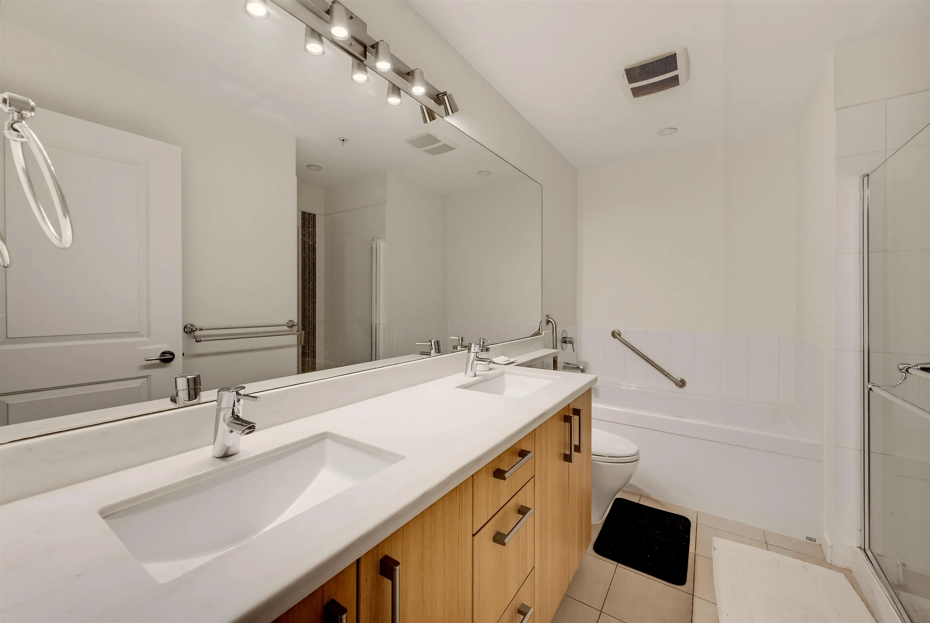 119 W 22nd Street #411