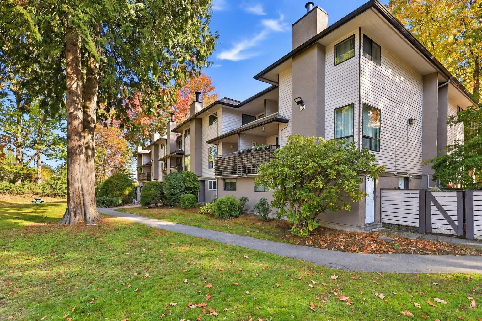 14803 Holly Park Lane