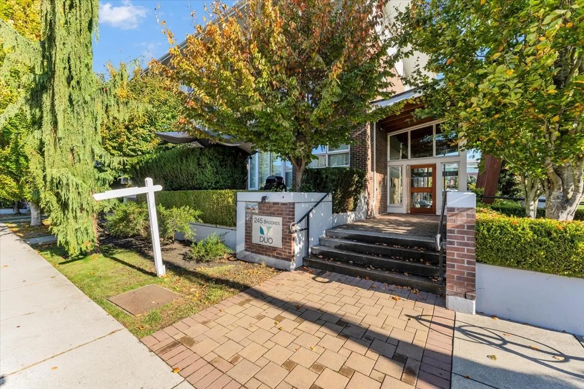 245 Brookes Street #302