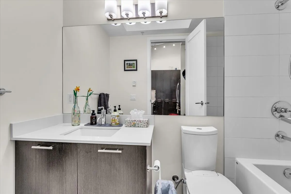 245 Brookes Street #302