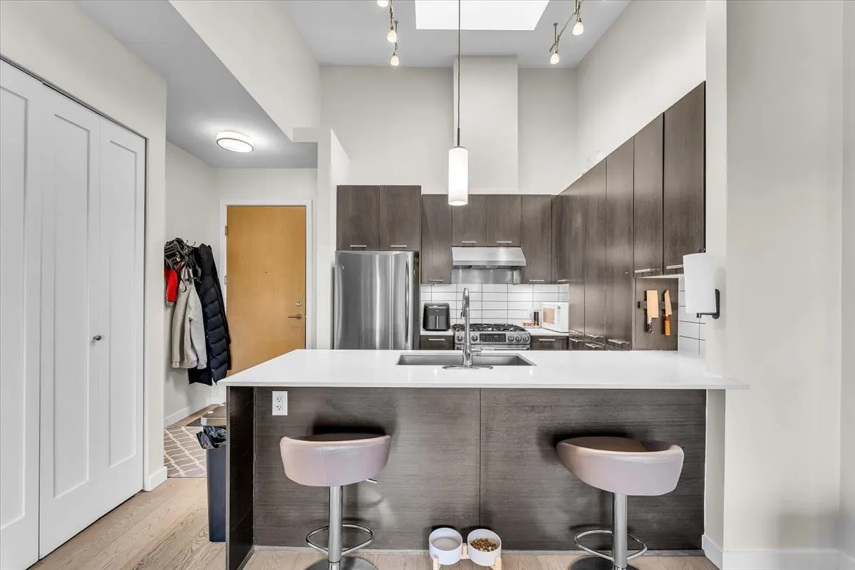 245 Brookes Street #302