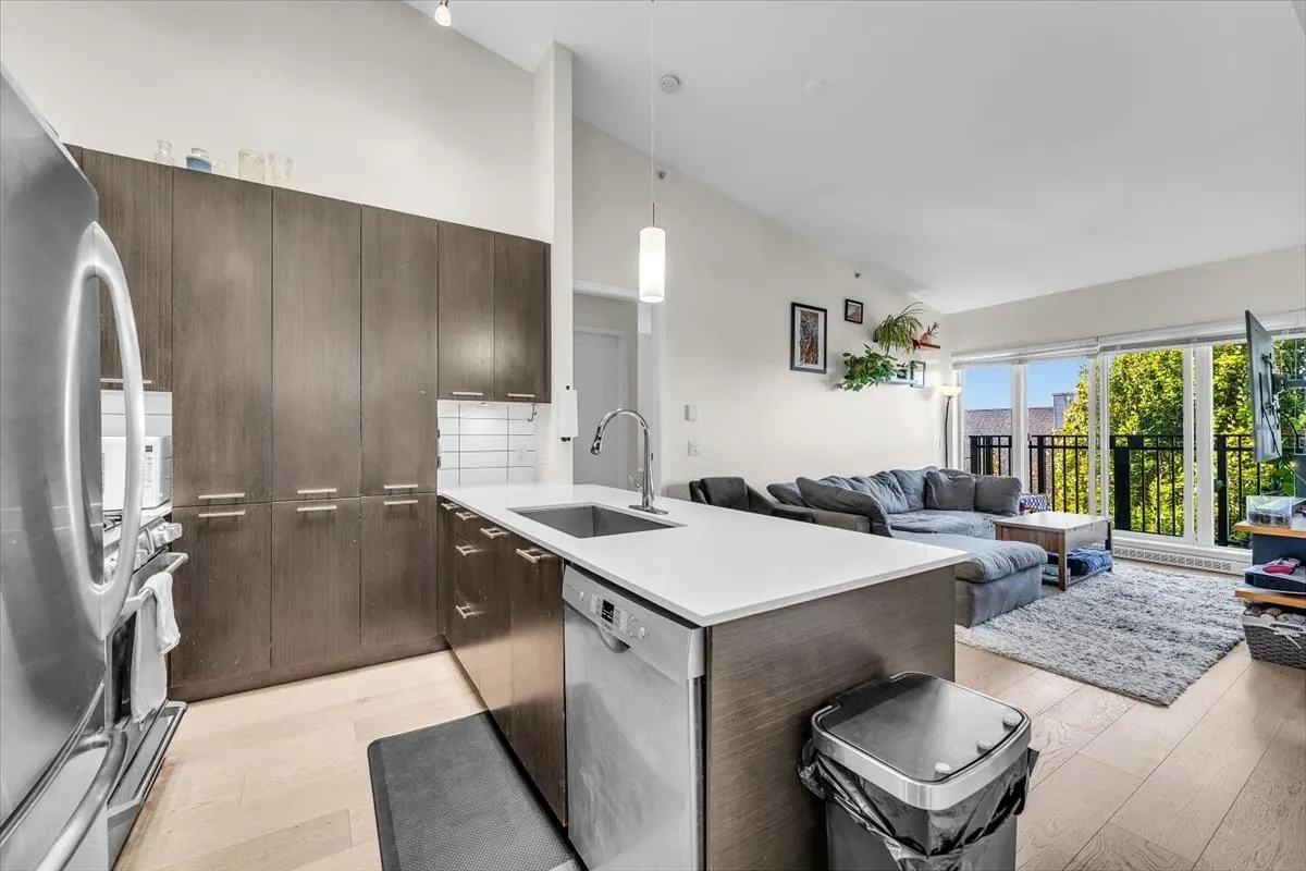 245 Brookes Street #302