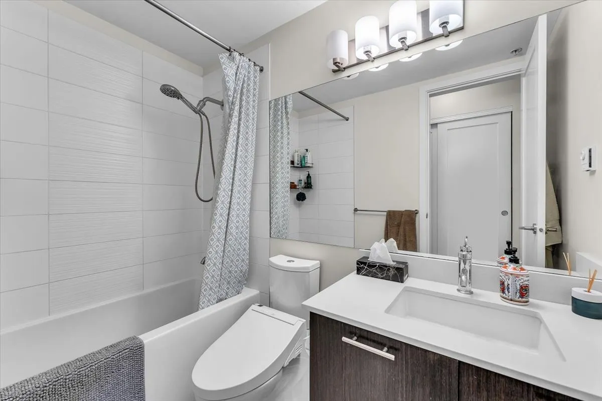 245 Brookes Street #302
