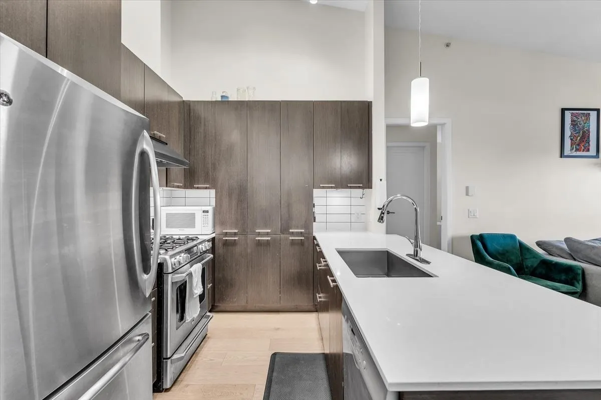 245 Brookes Street #302