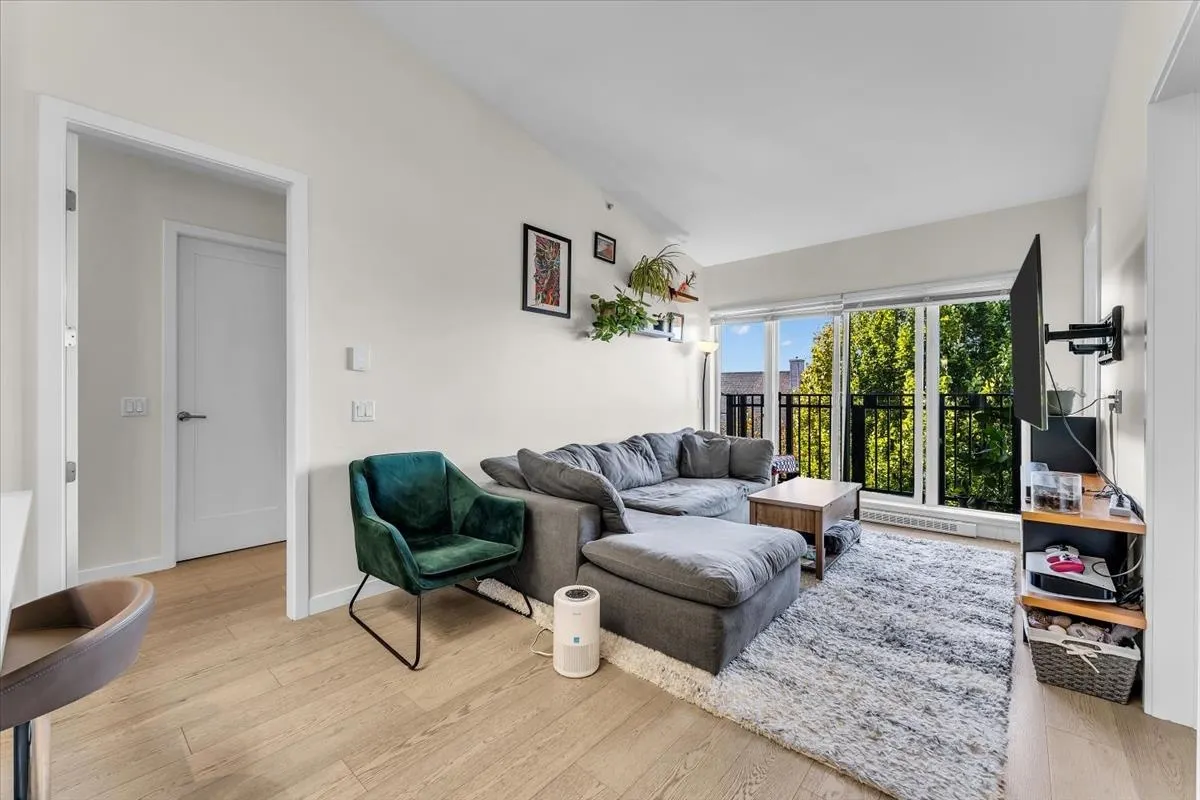 245 Brookes Street #302
