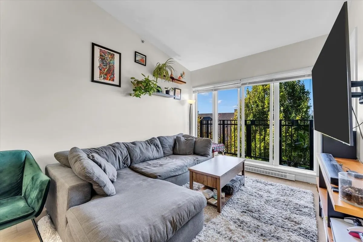 245 Brookes Street #302