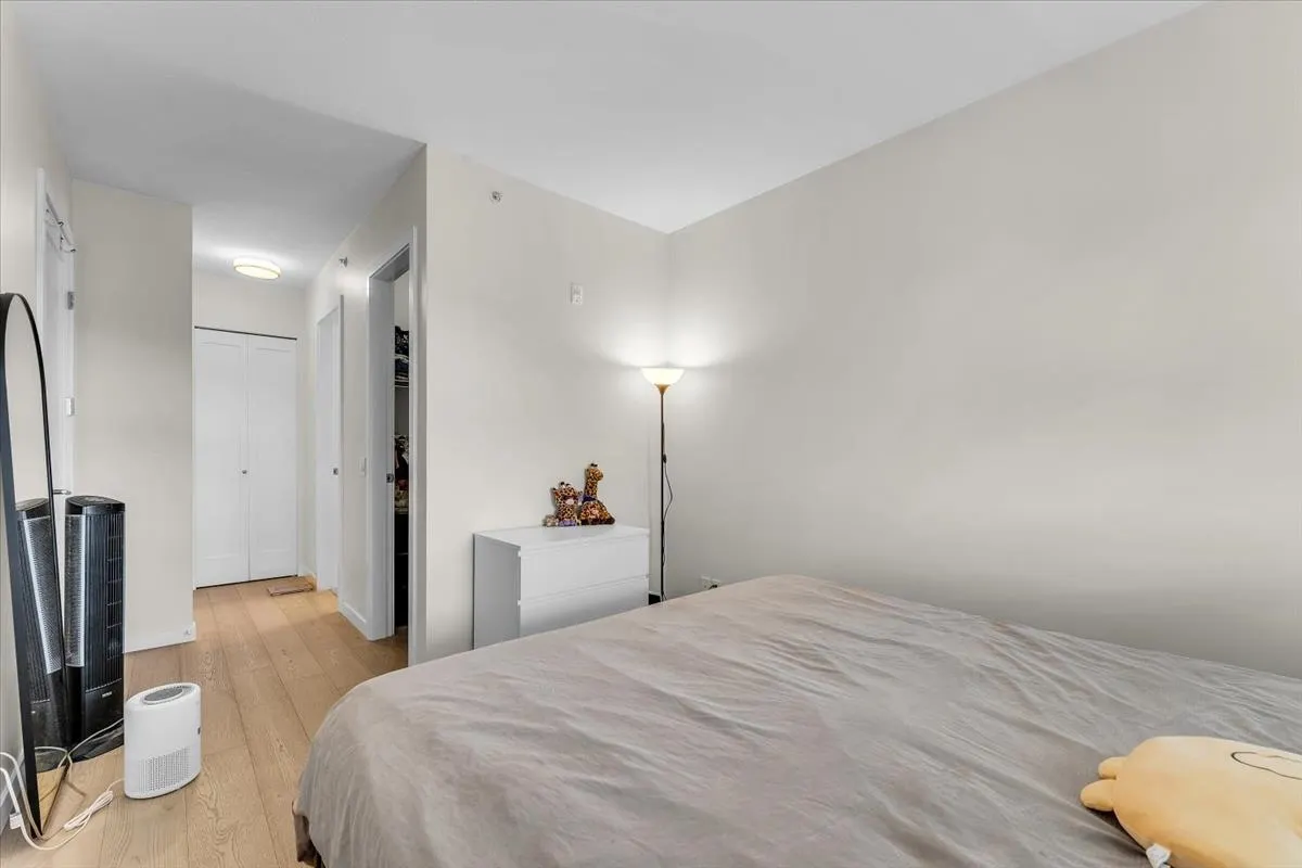 245 Brookes Street #302