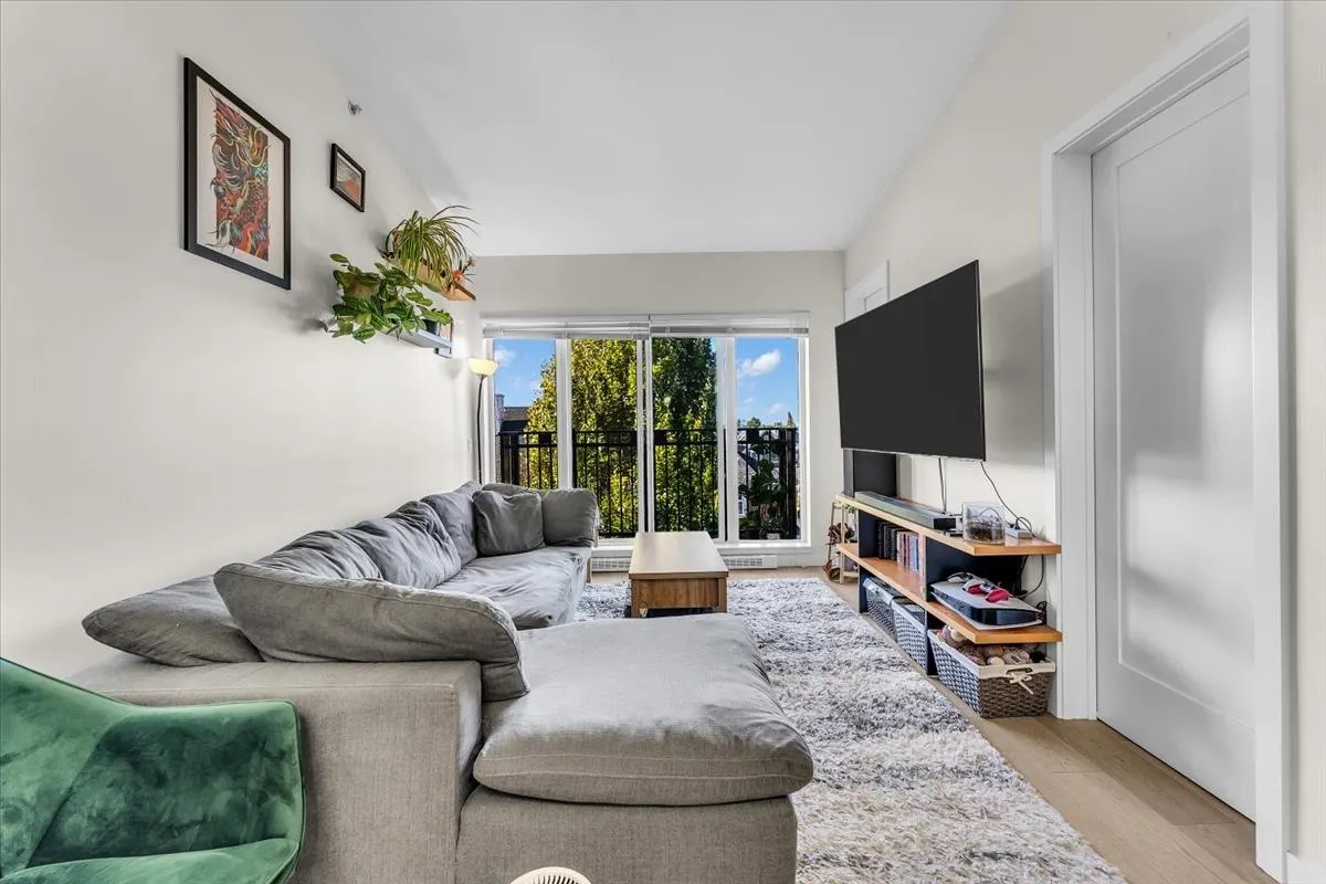 245 Brookes Street #302