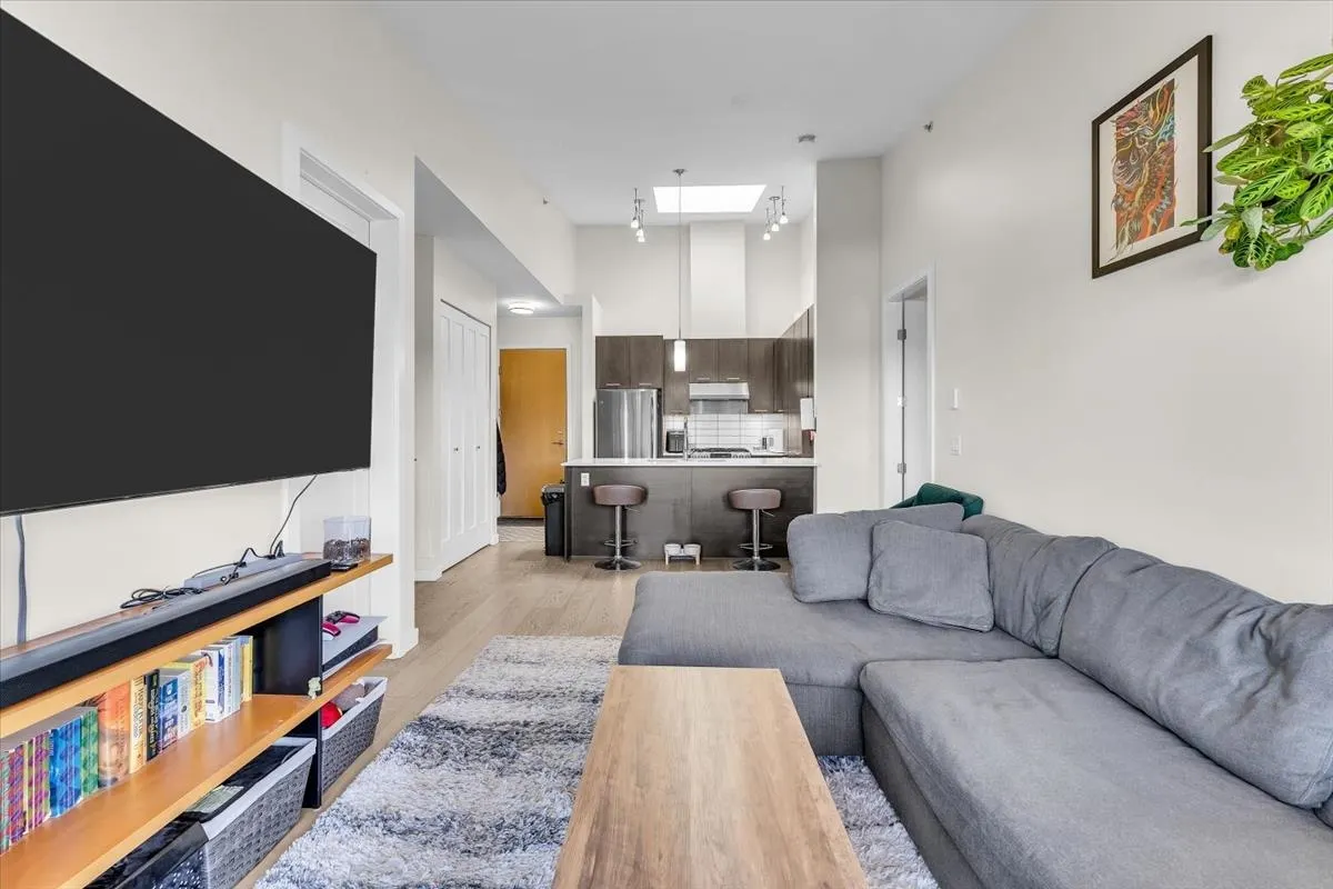 245 Brookes Street #302
