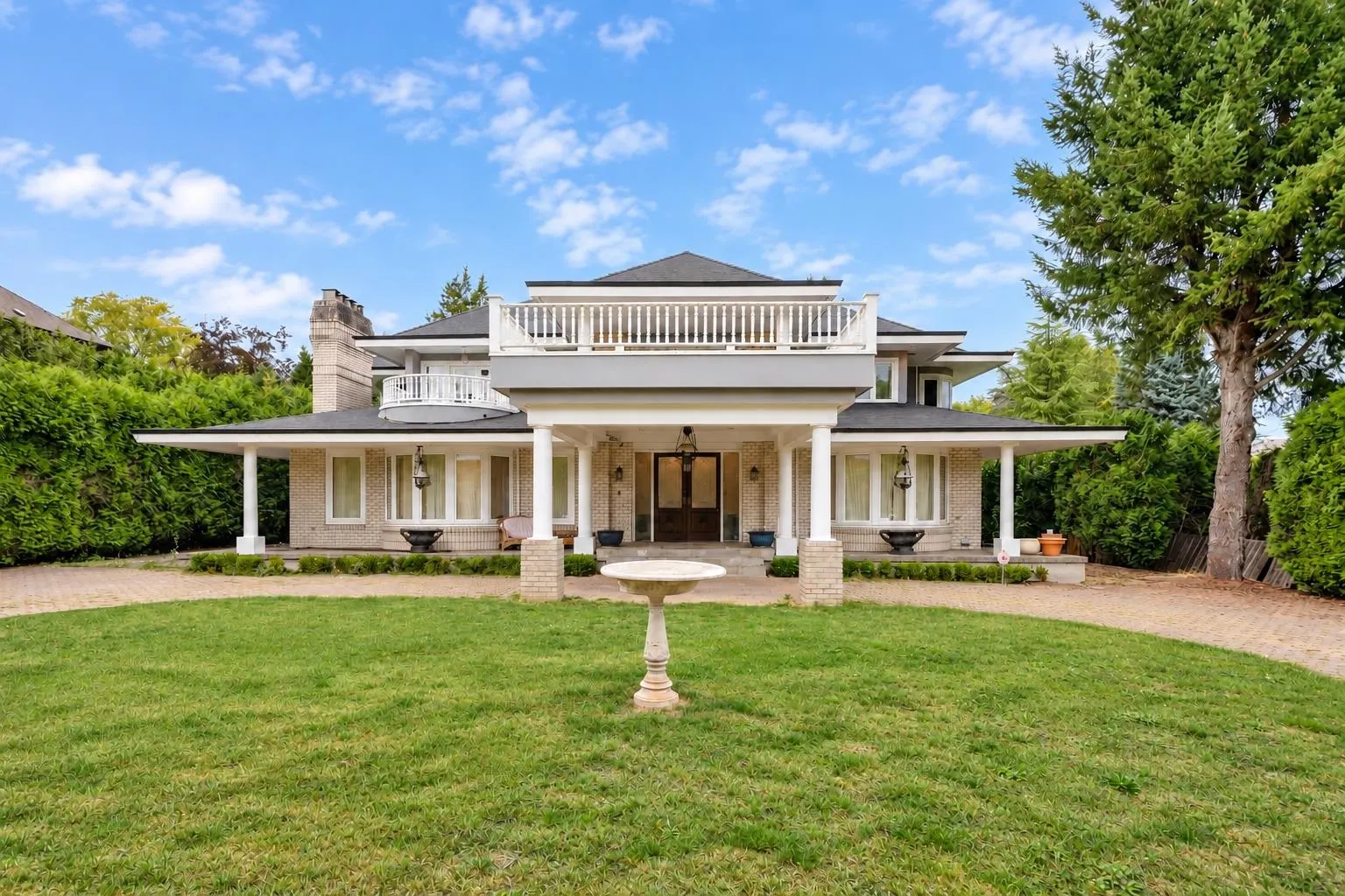 1277 W King Edward Avenue