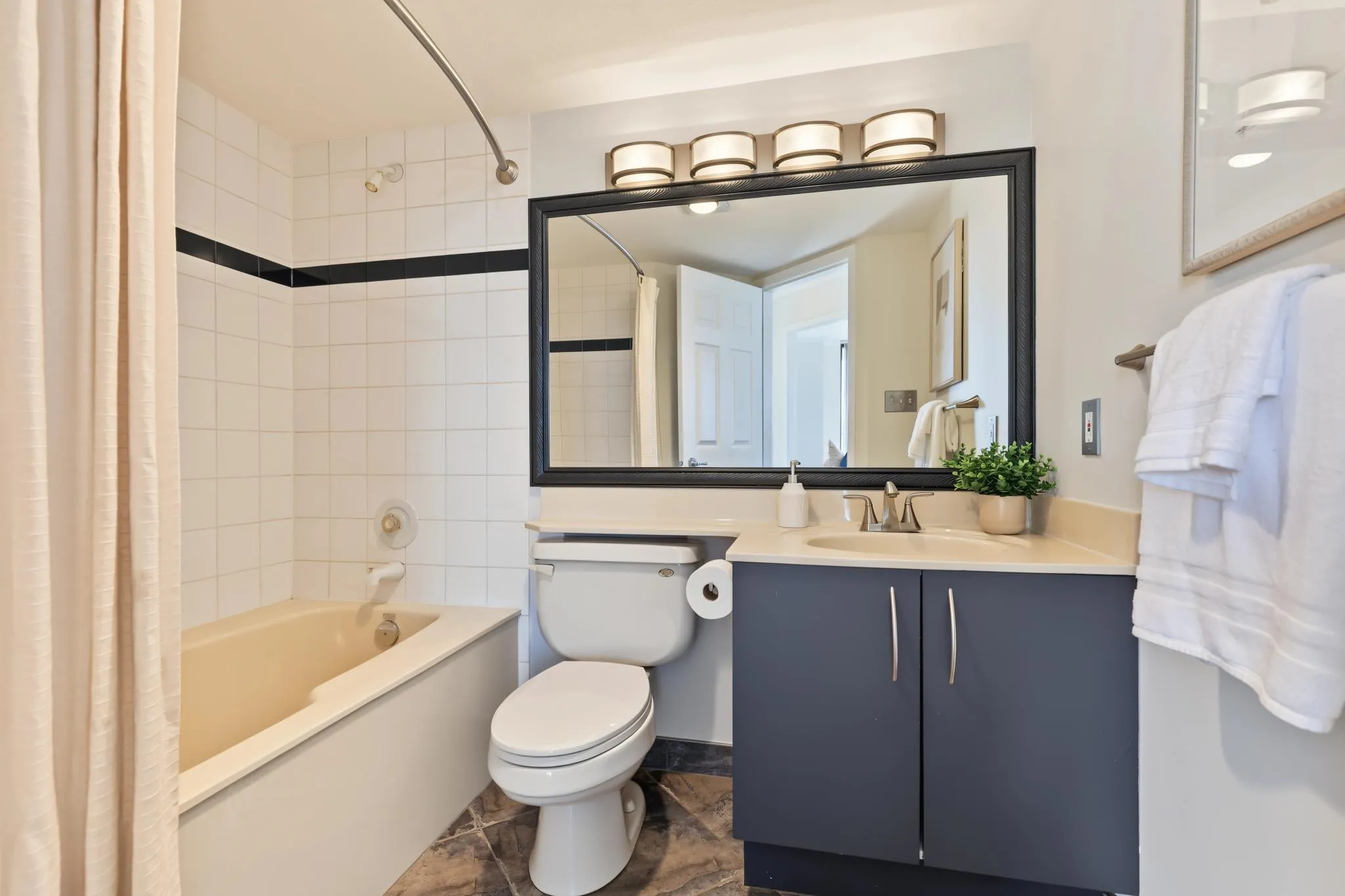 38 Leopold Place #602