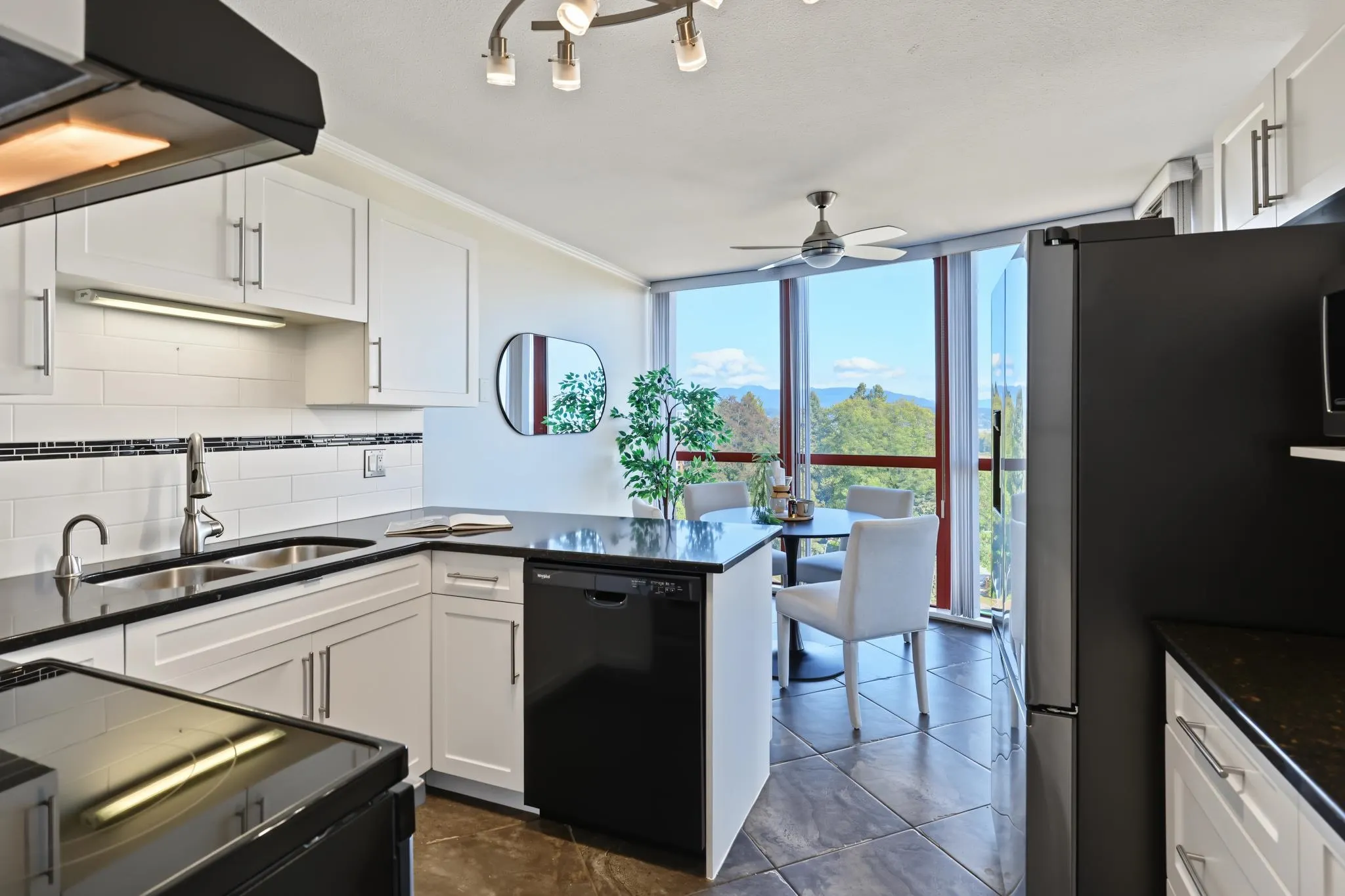 38 Leopold Place #602