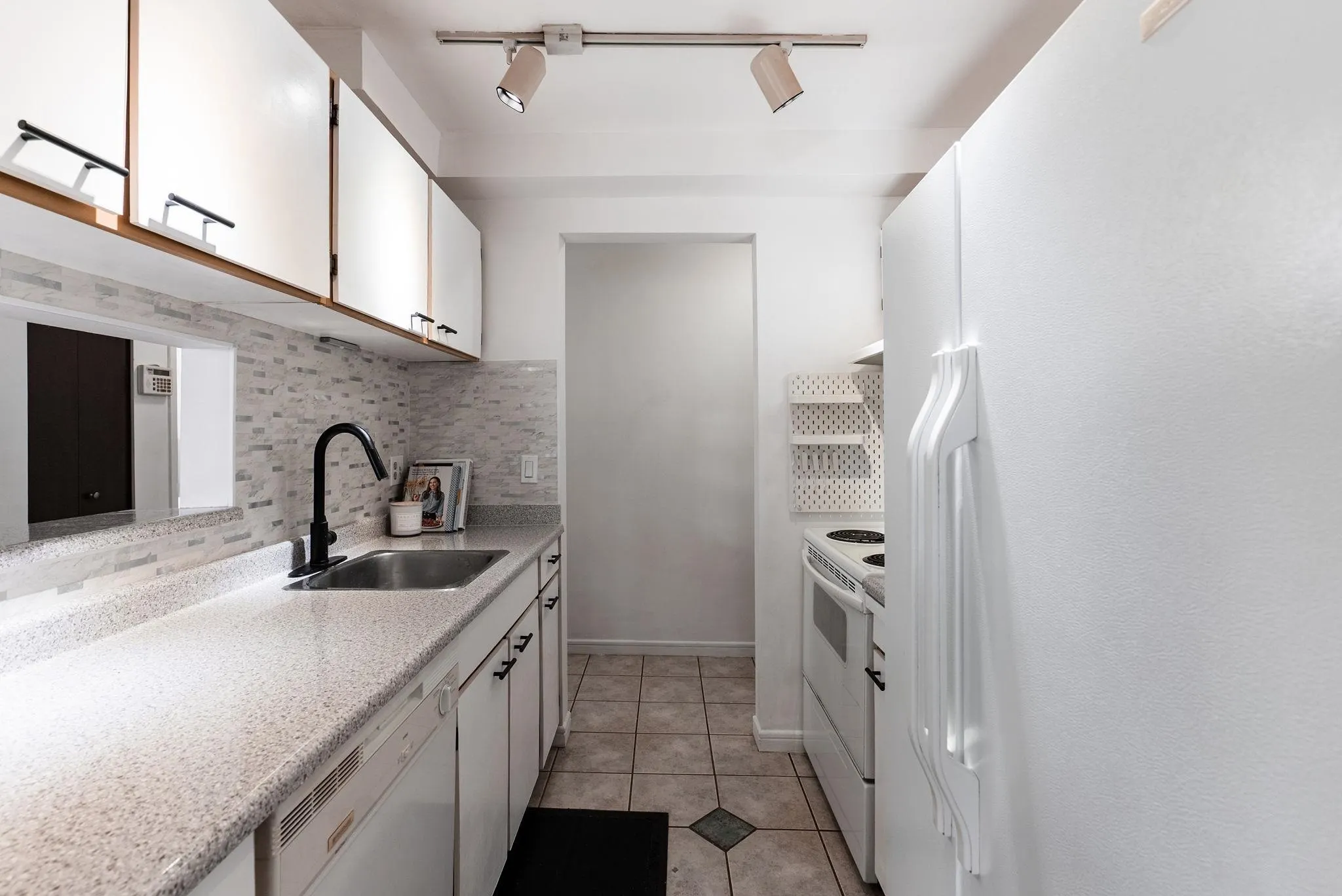 555 W 14th Avenue #104