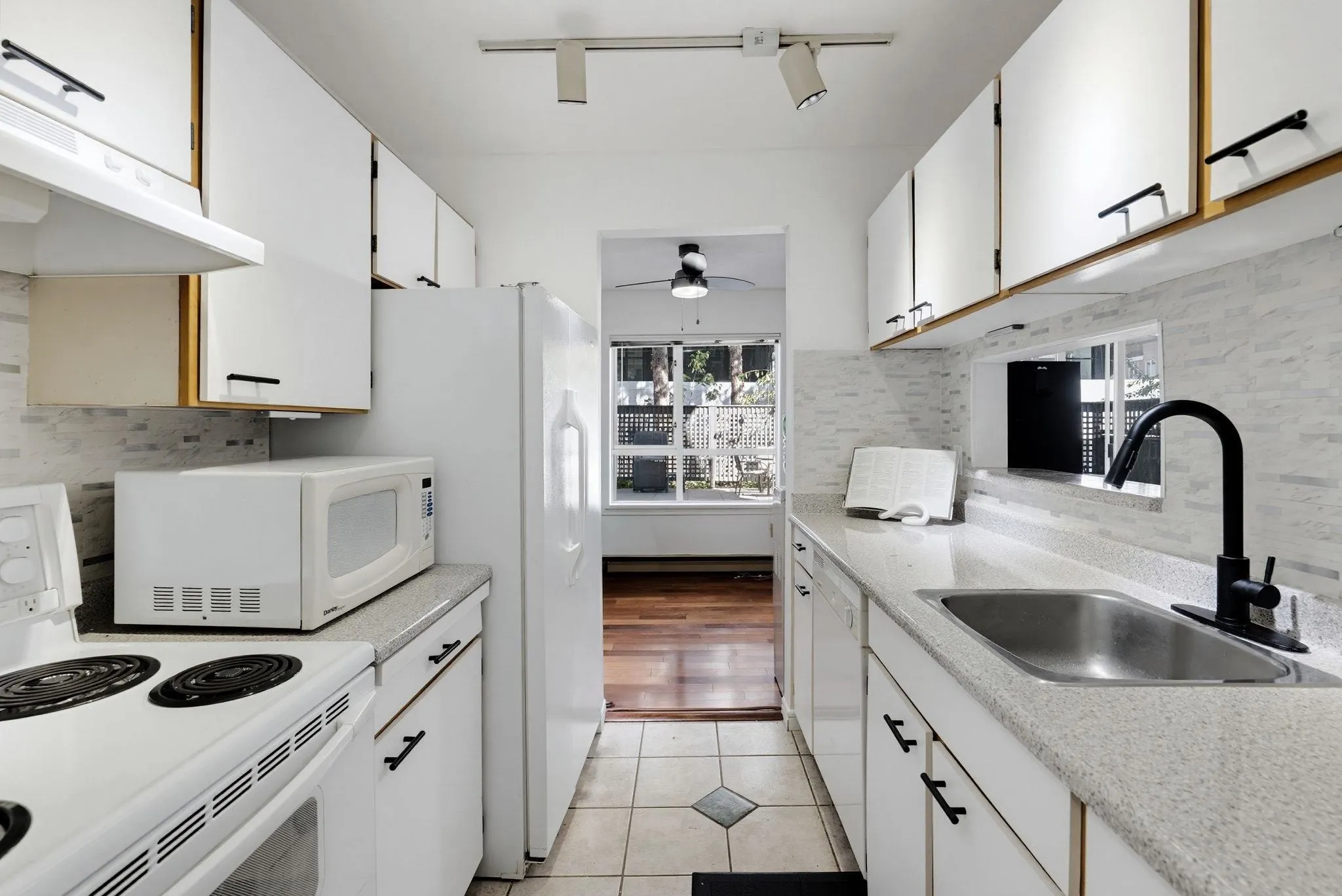 555 W 14th Avenue #104