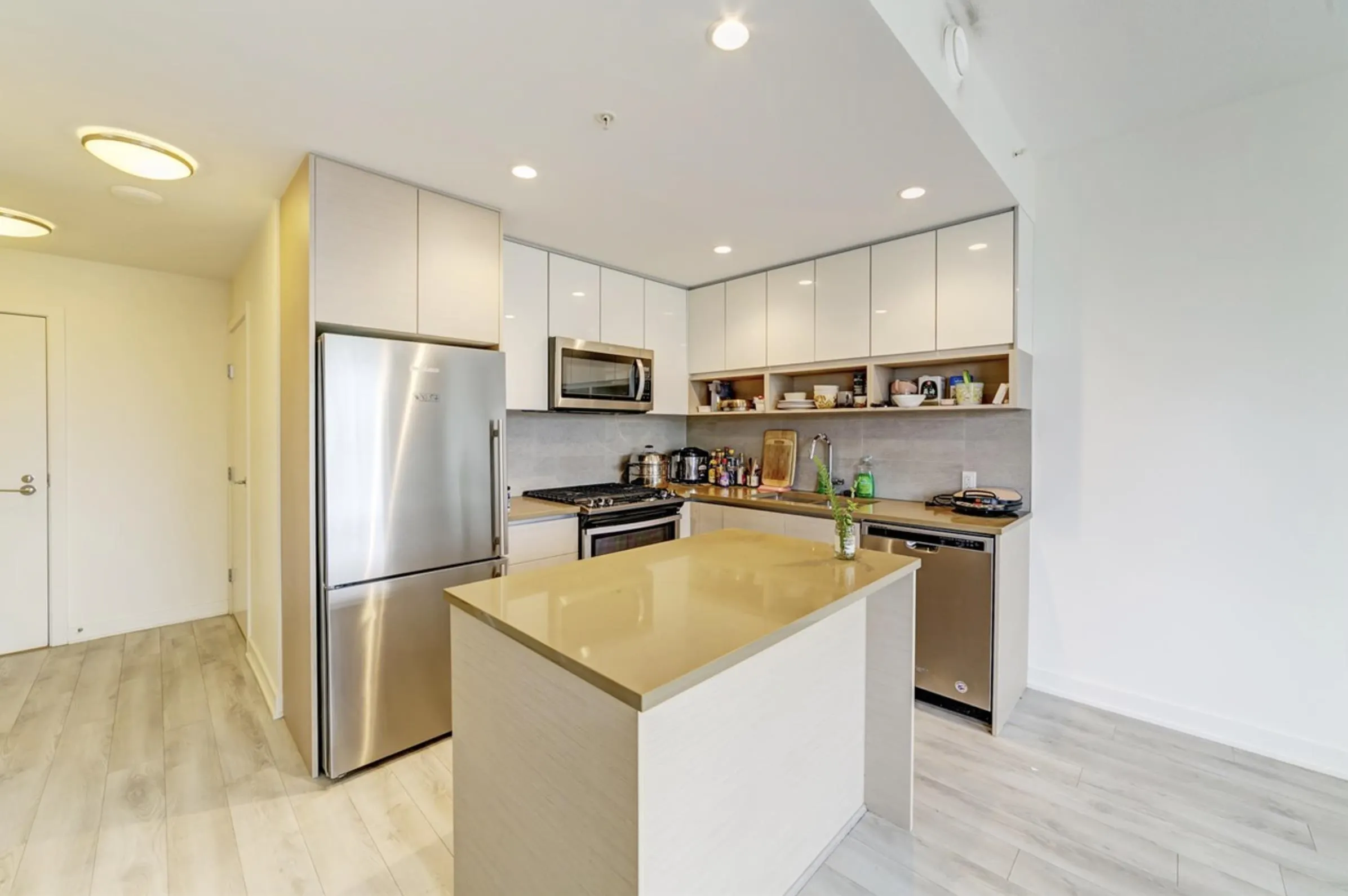 8850 University Crescent #513