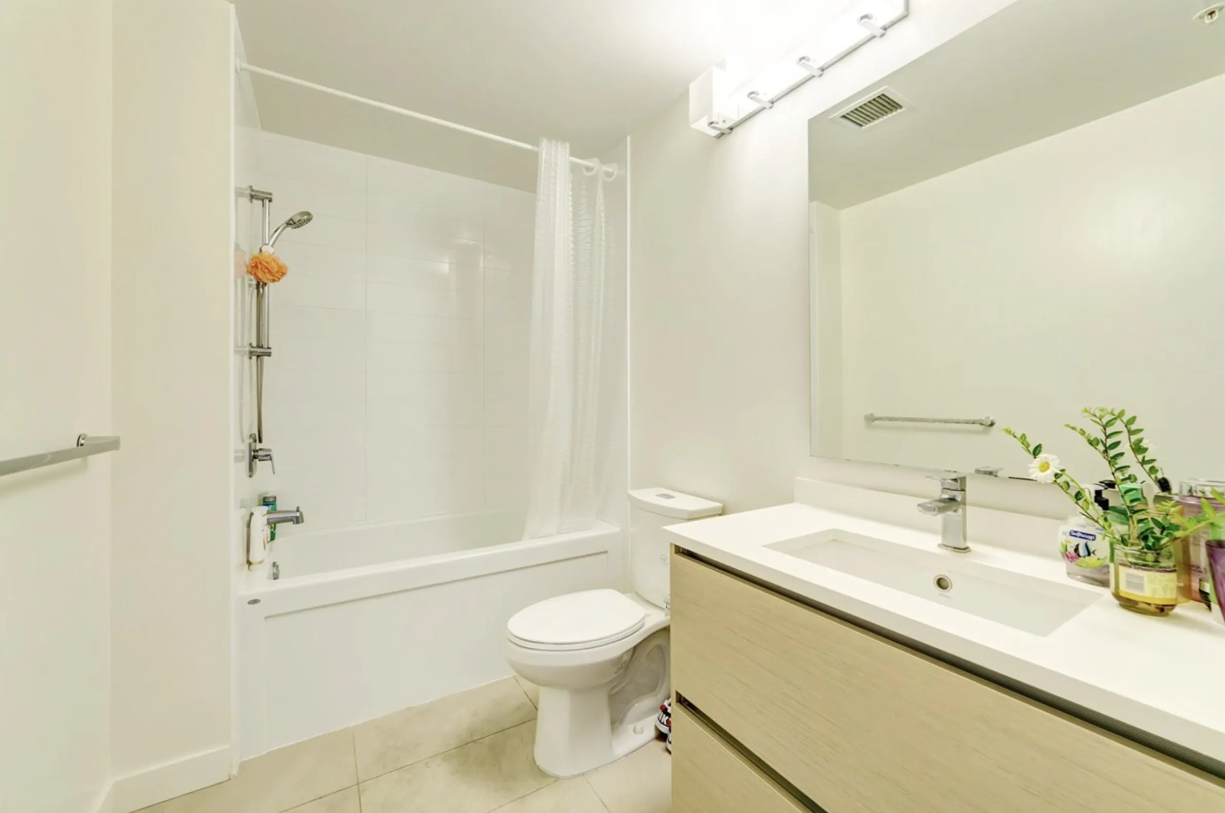 8850 University Crescent #513