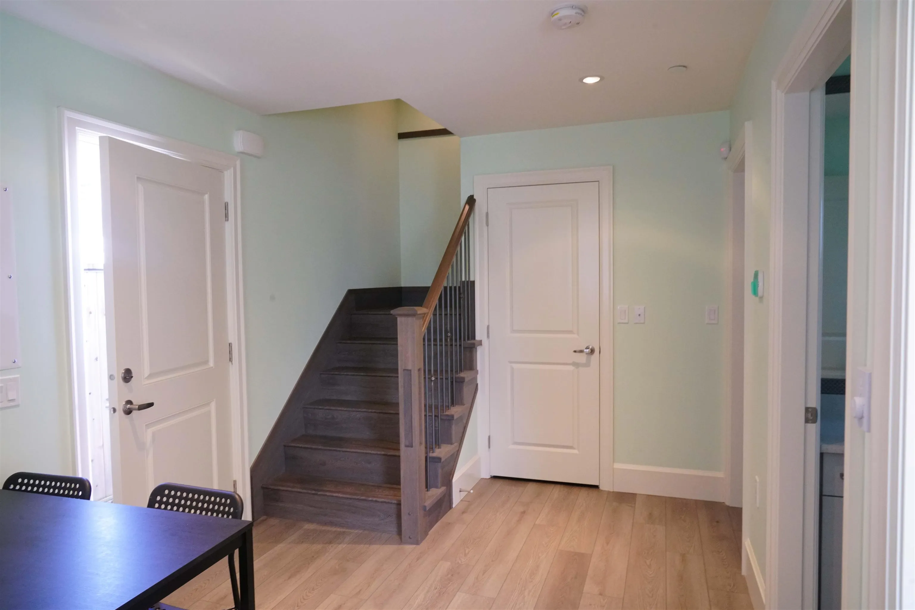 5x E 51th Avenue