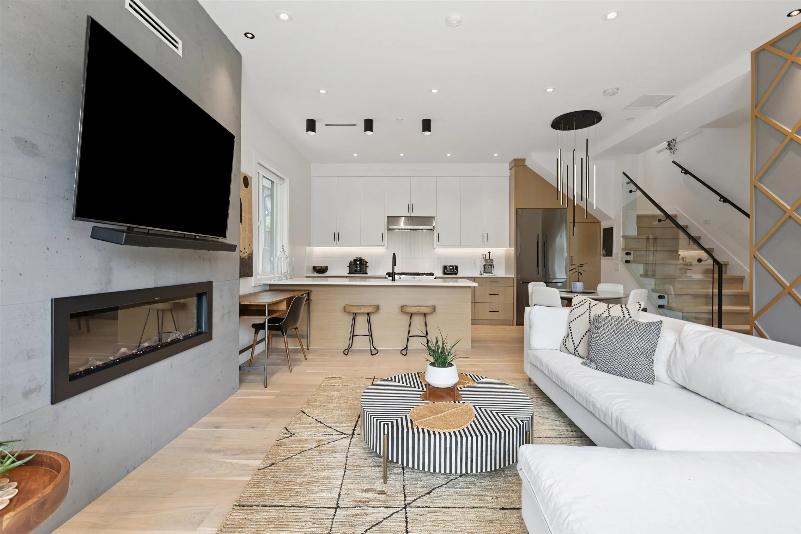 1621 E 11th Avenue #1