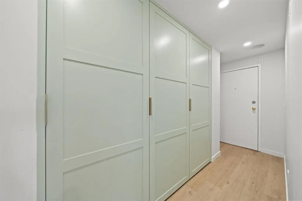327 W 2nd Street #206
