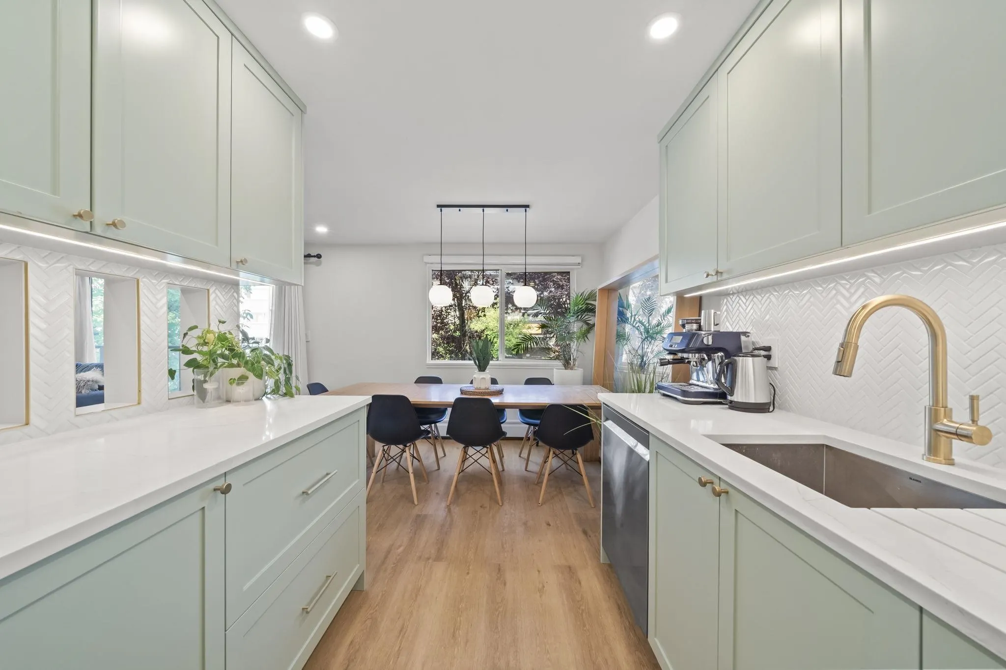 327 W 2nd Street #206