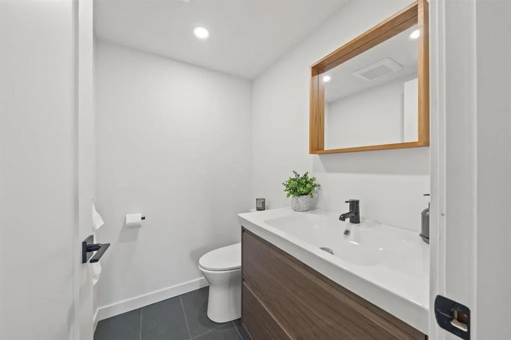327 W 2nd Street #206