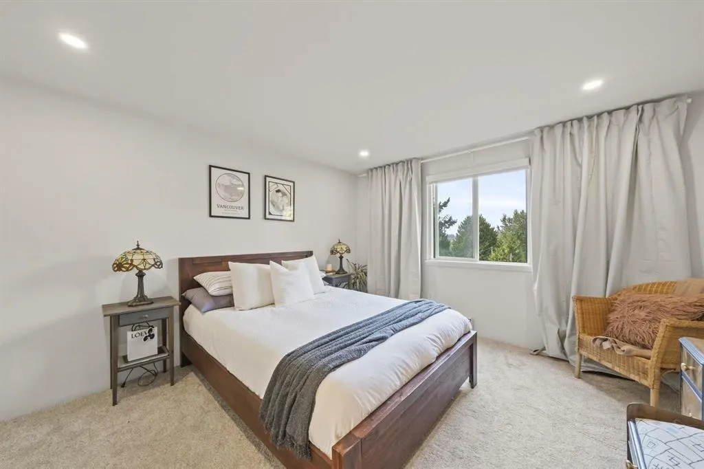 327 W 2nd Street #206