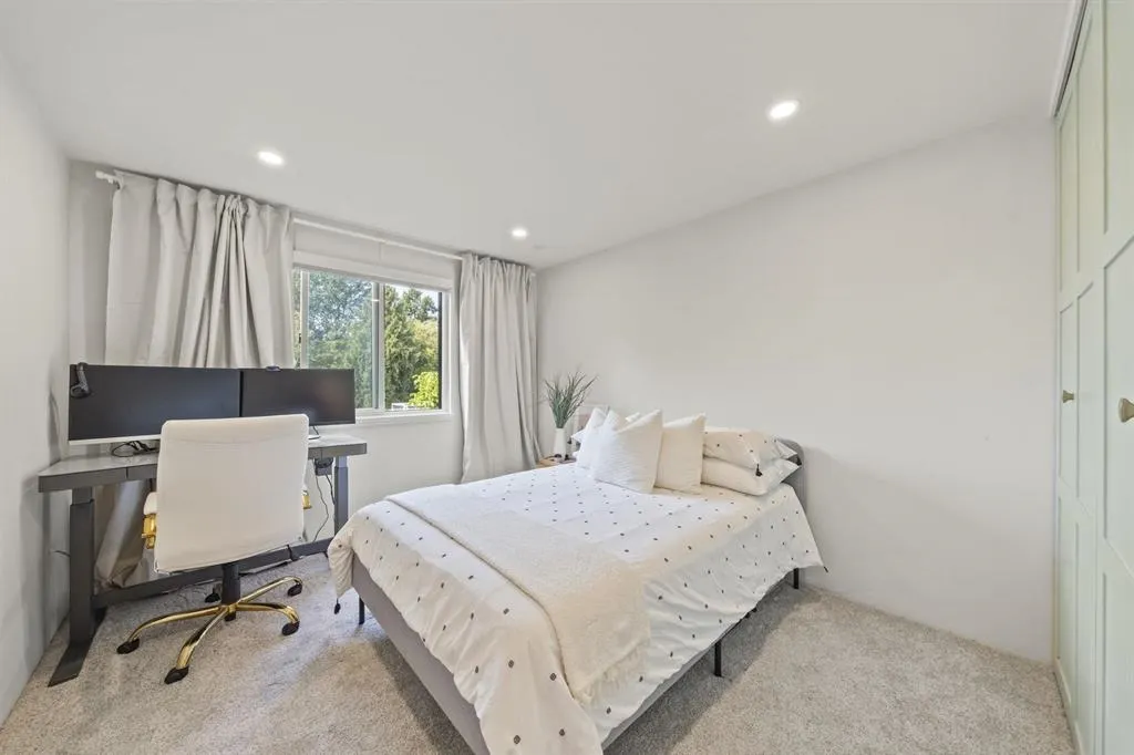 327 W 2nd Street #206