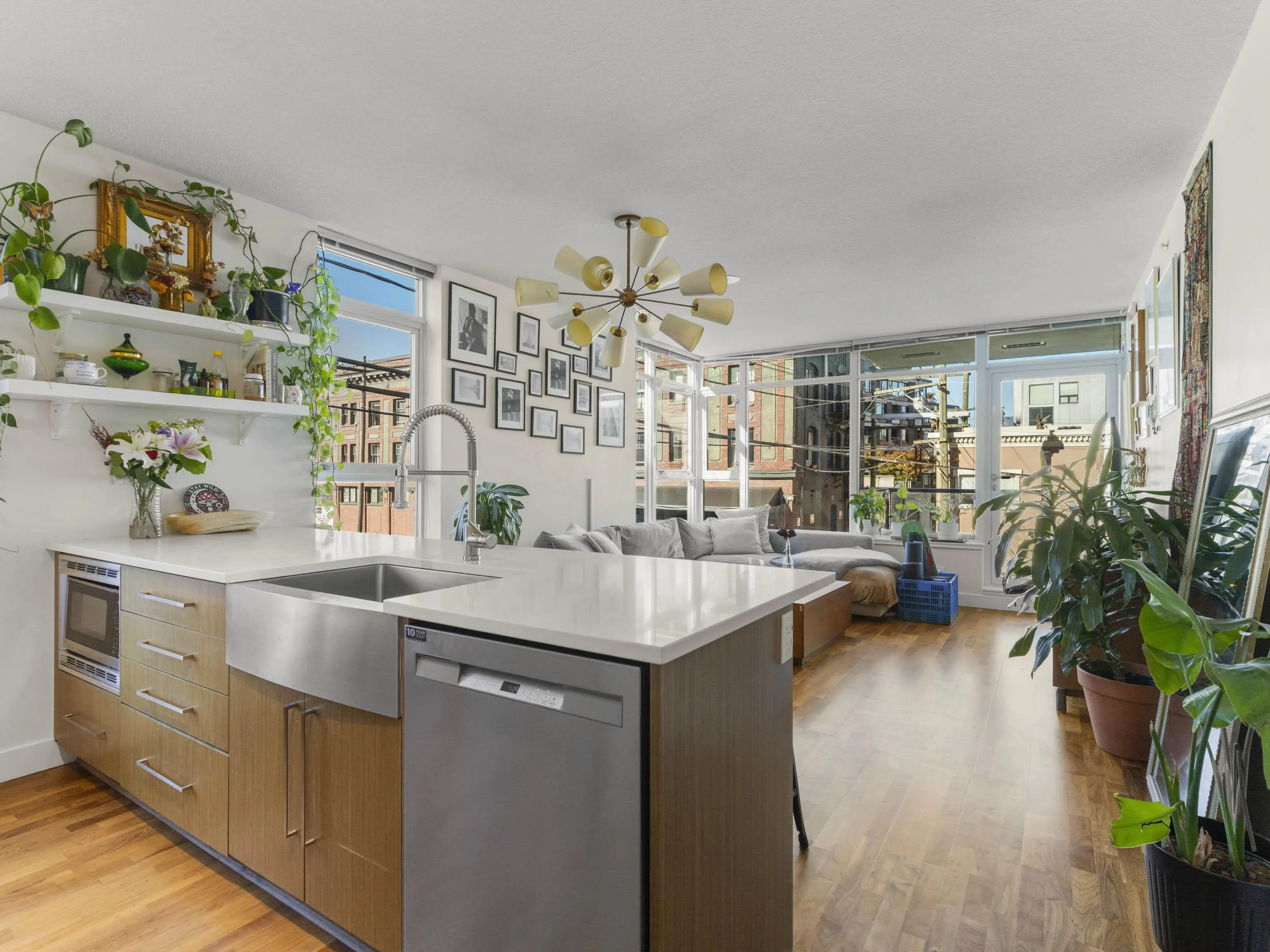 250 E 6th Avenue #352