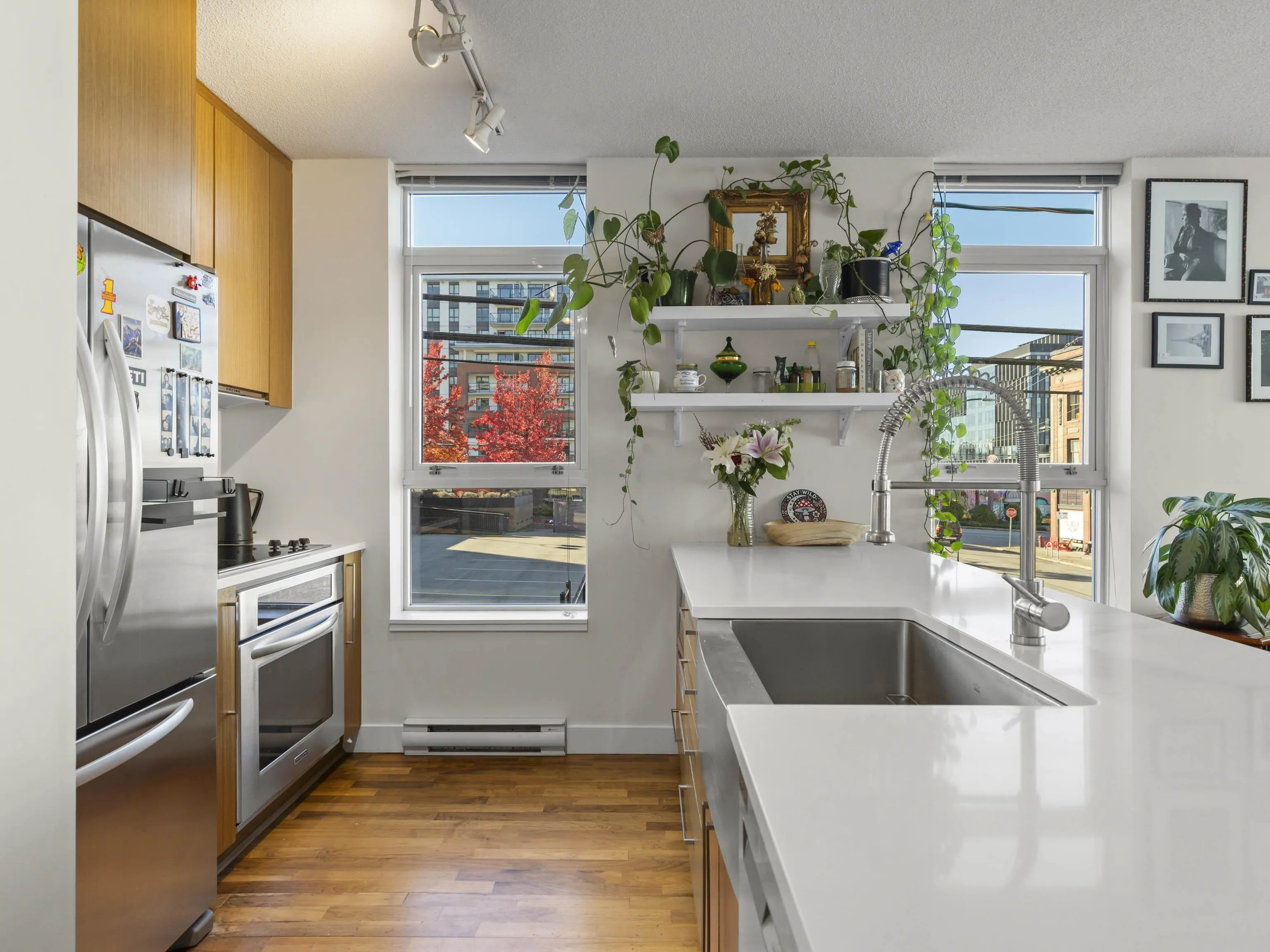 250 E 6th Avenue #352
