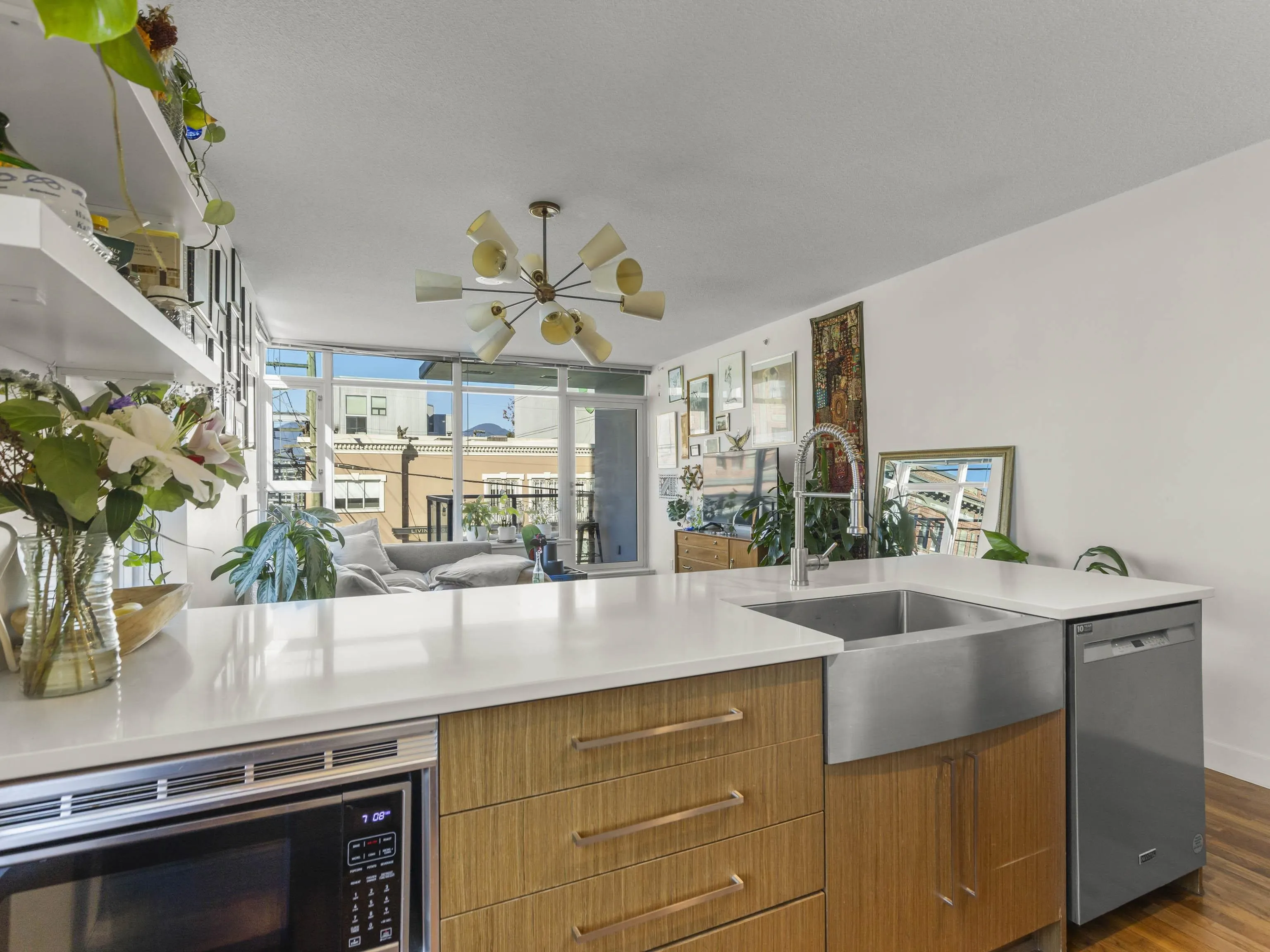 250 E 6th Avenue #352