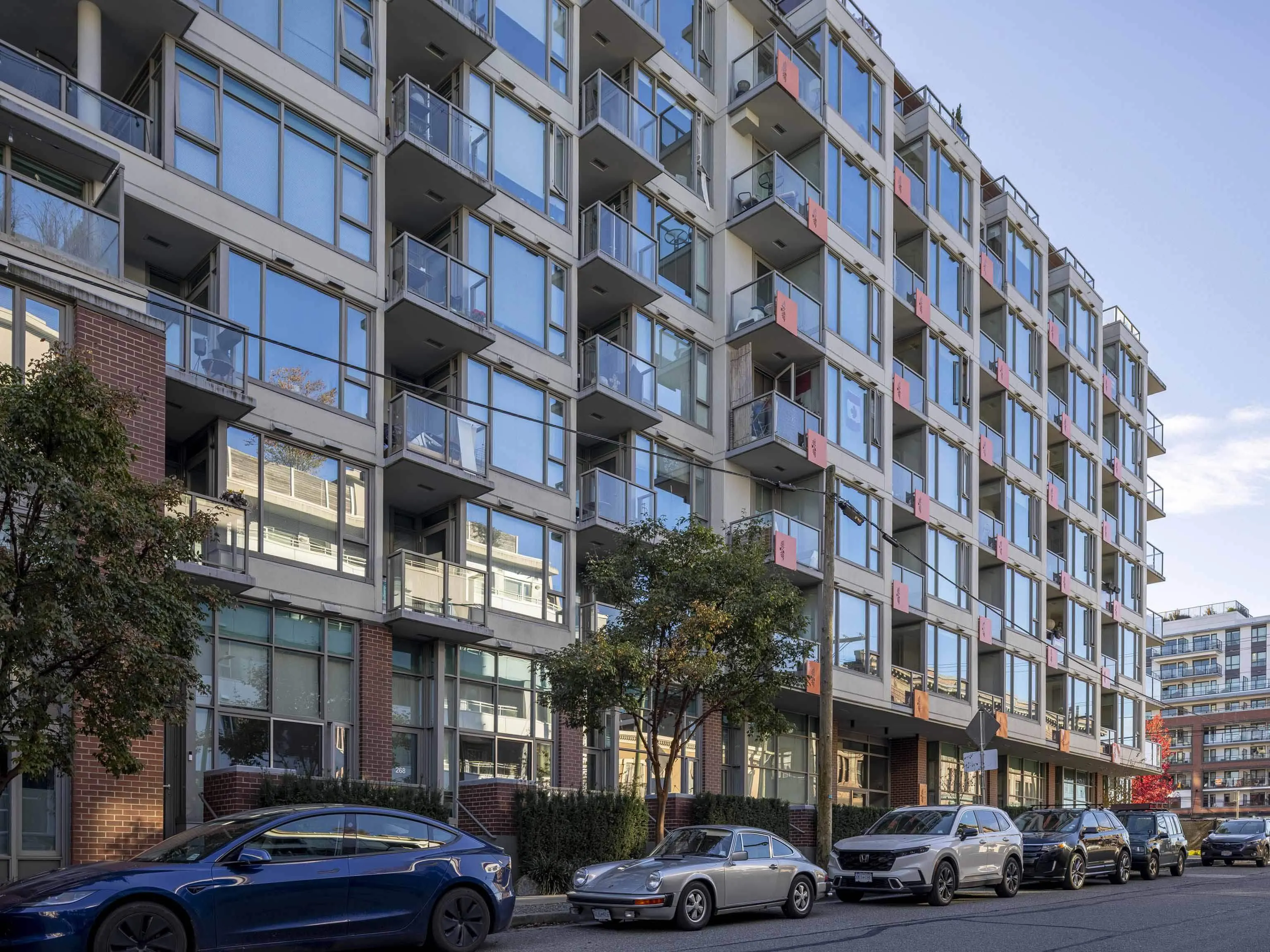 250 E 6th Avenue #352