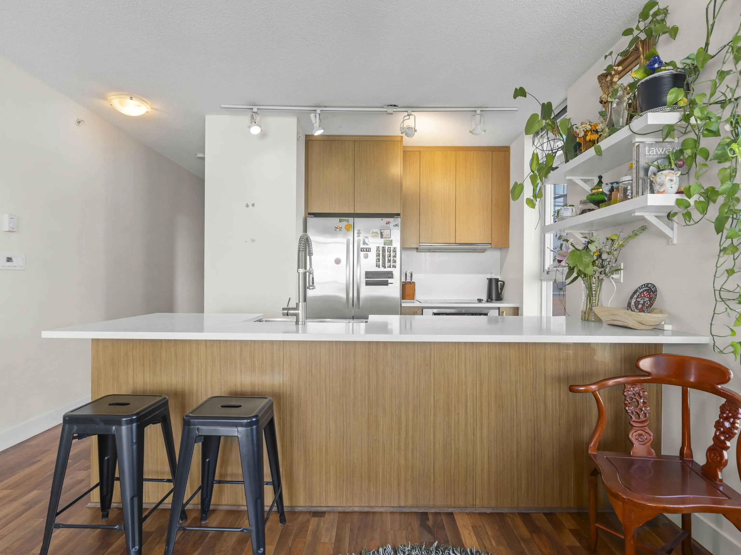 250 E 6th Avenue #352