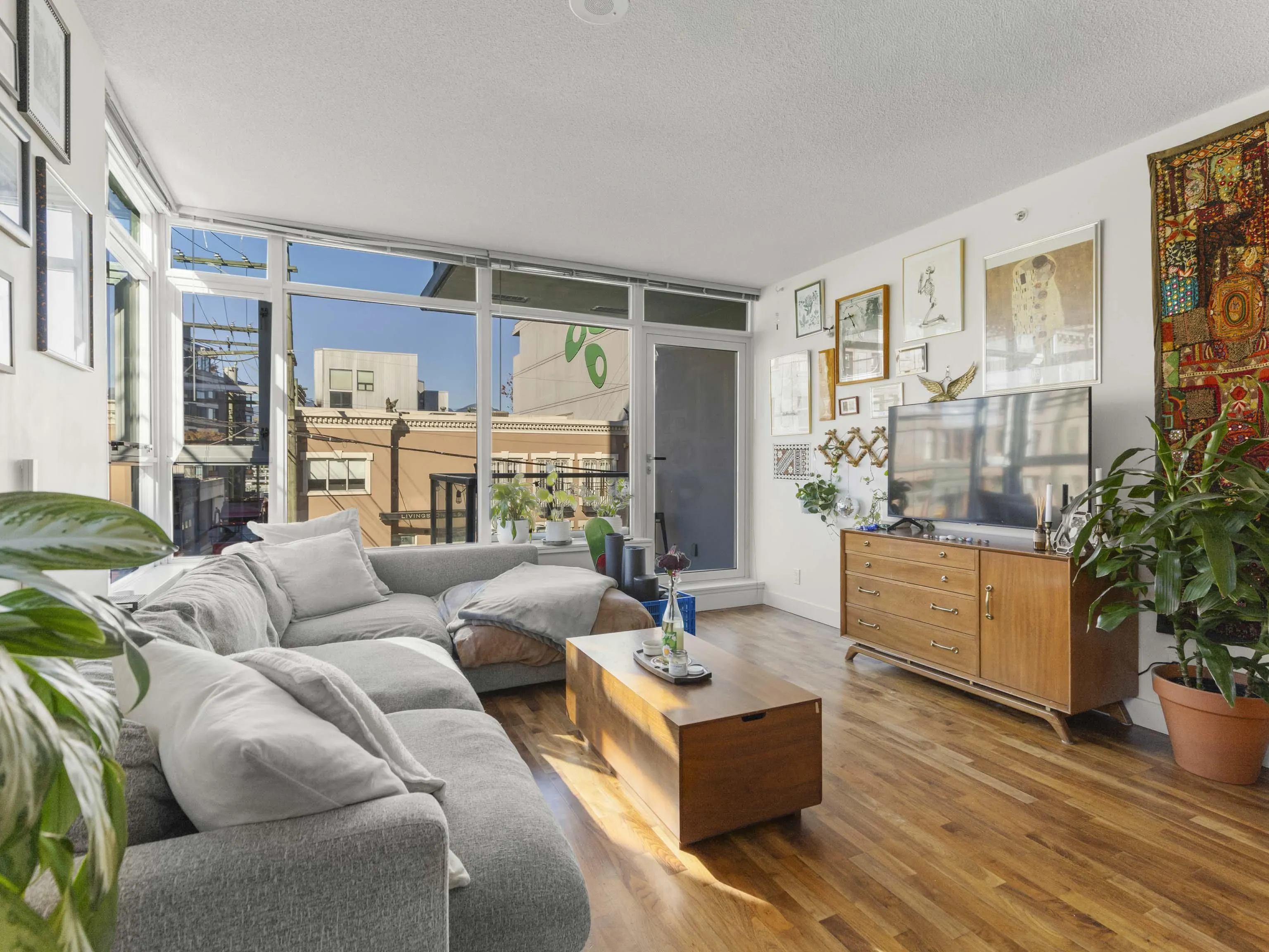 250 E 6th Avenue #352