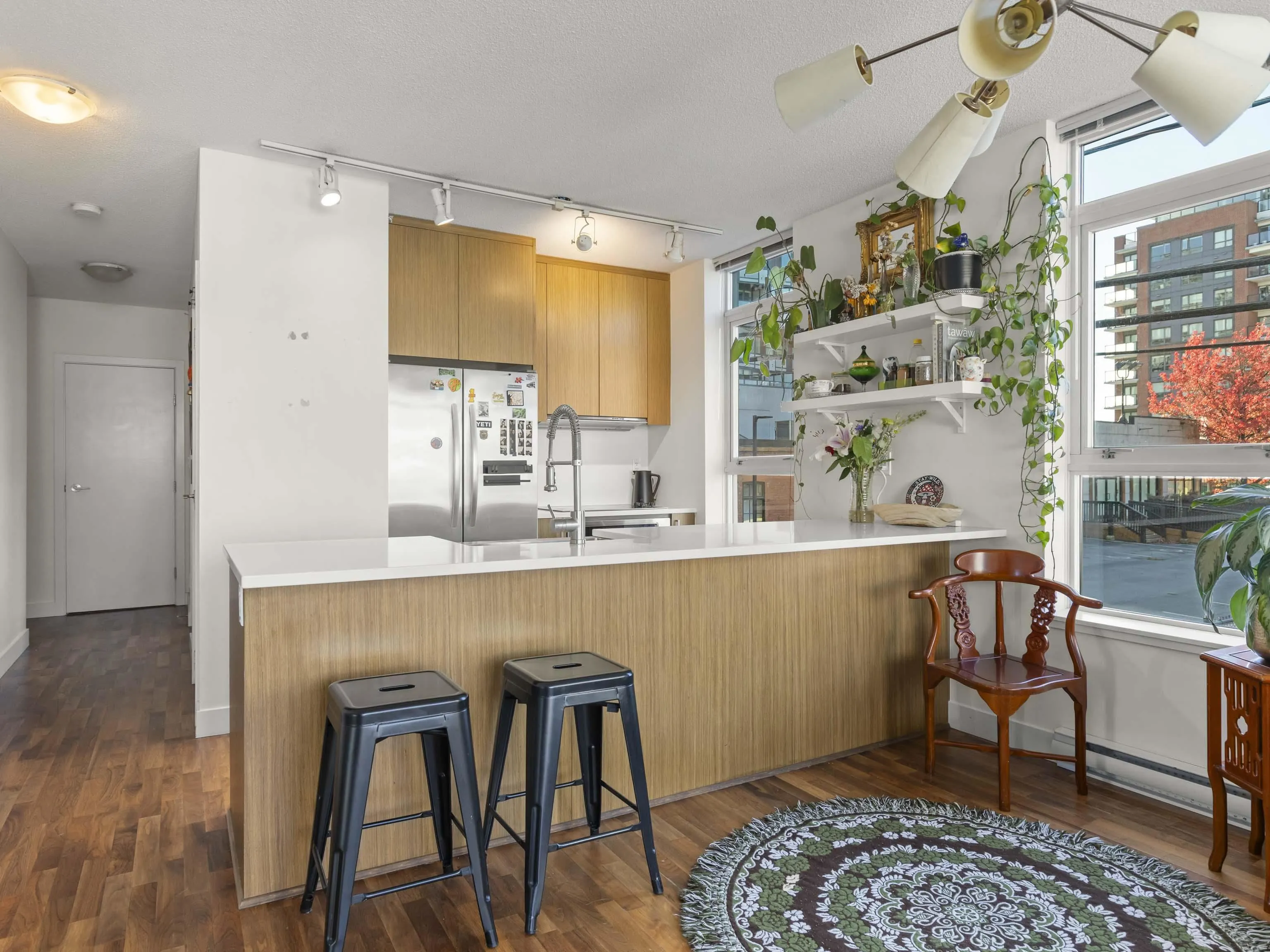 250 E 6th Avenue #352