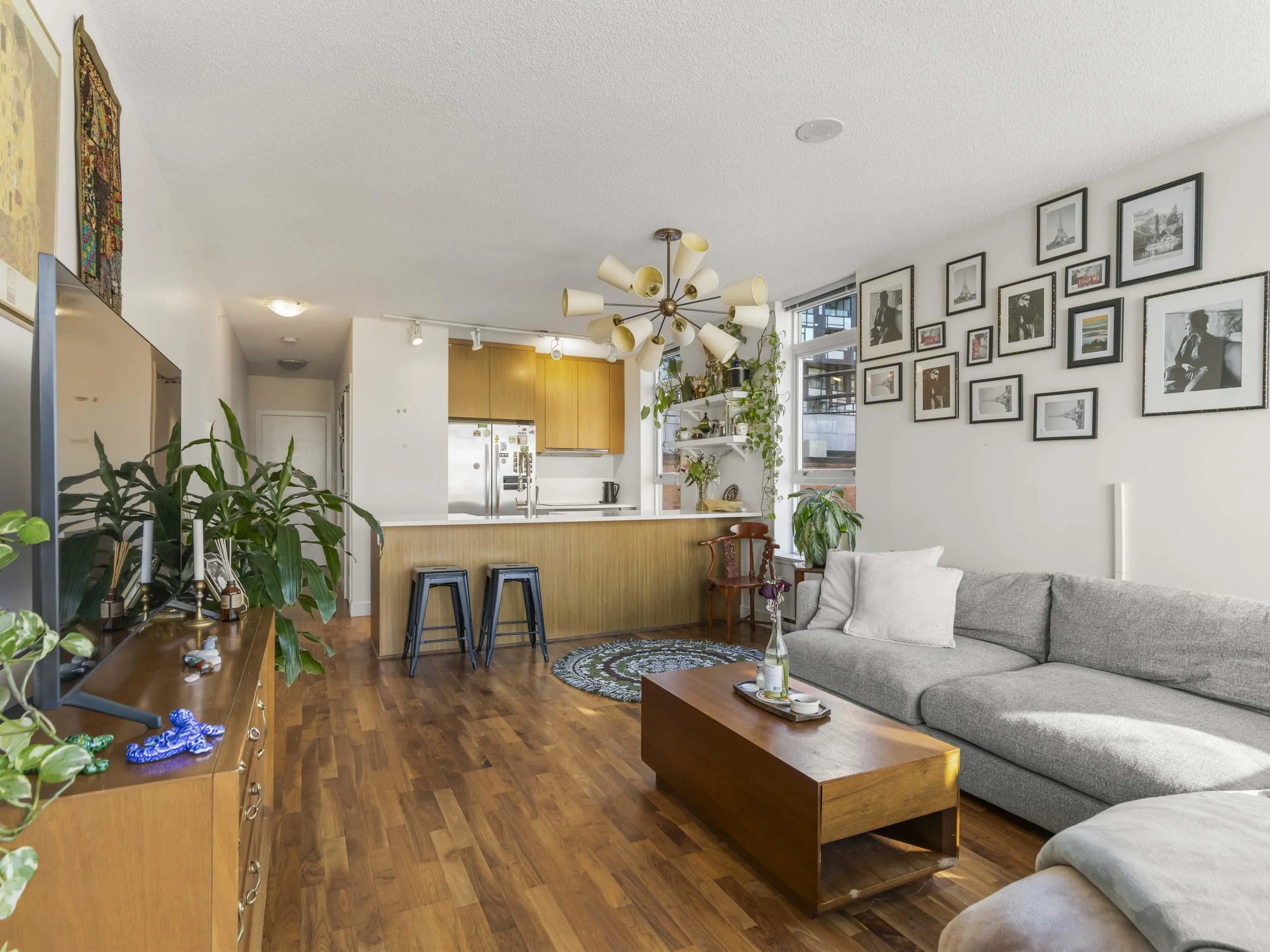 250 E 6th Avenue #352