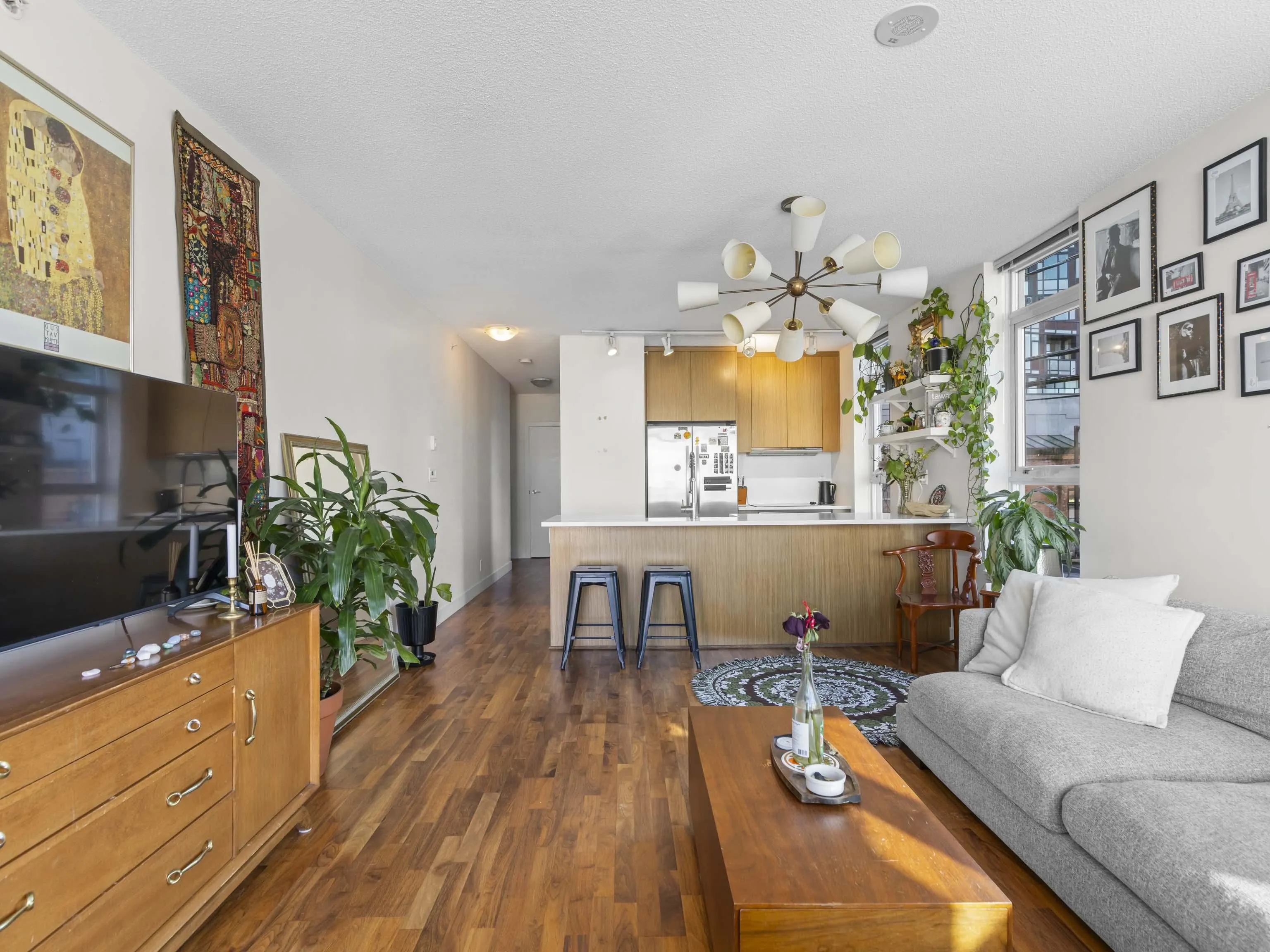 250 E 6th Avenue #352