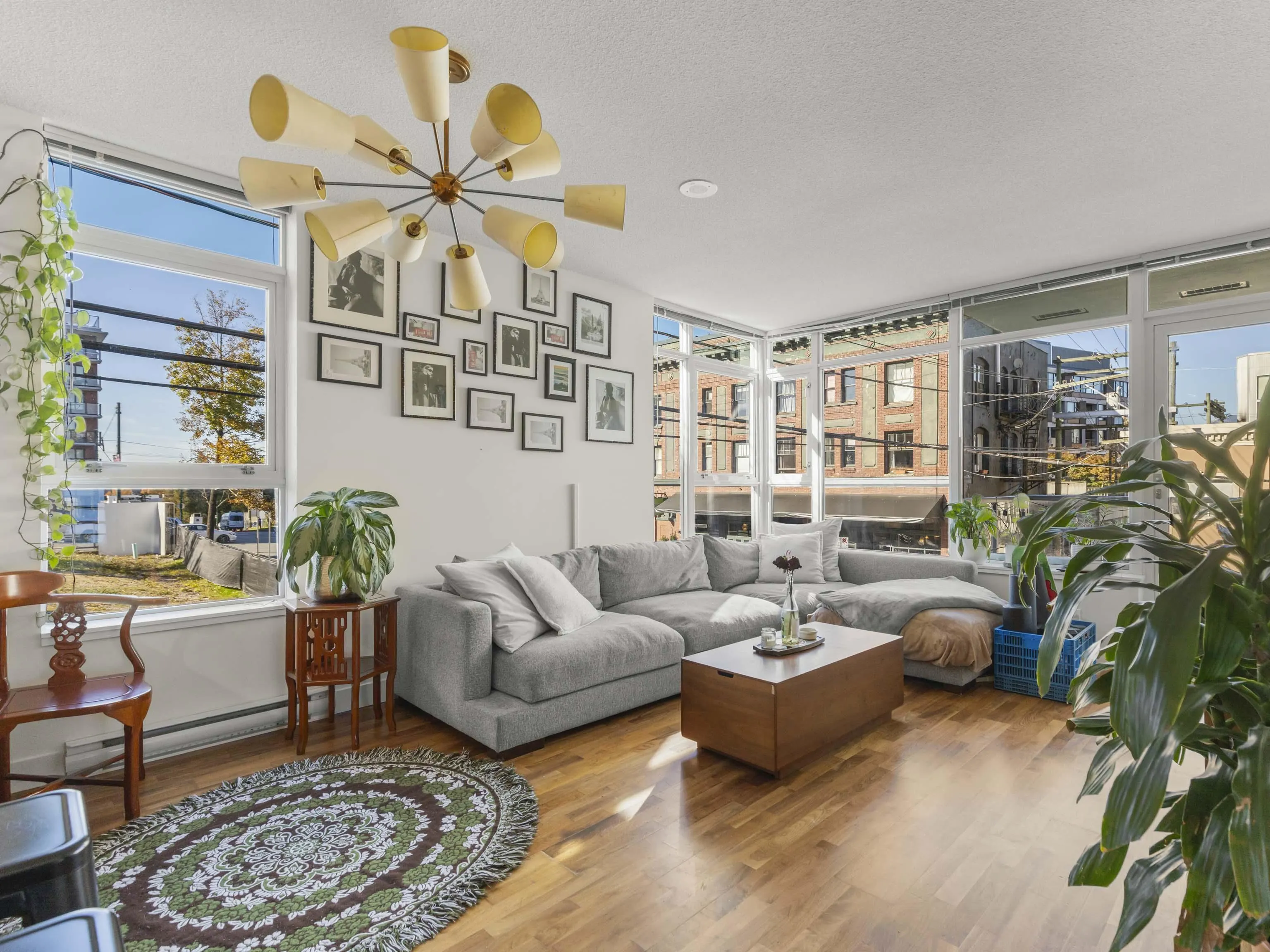 250 E 6th Avenue #352