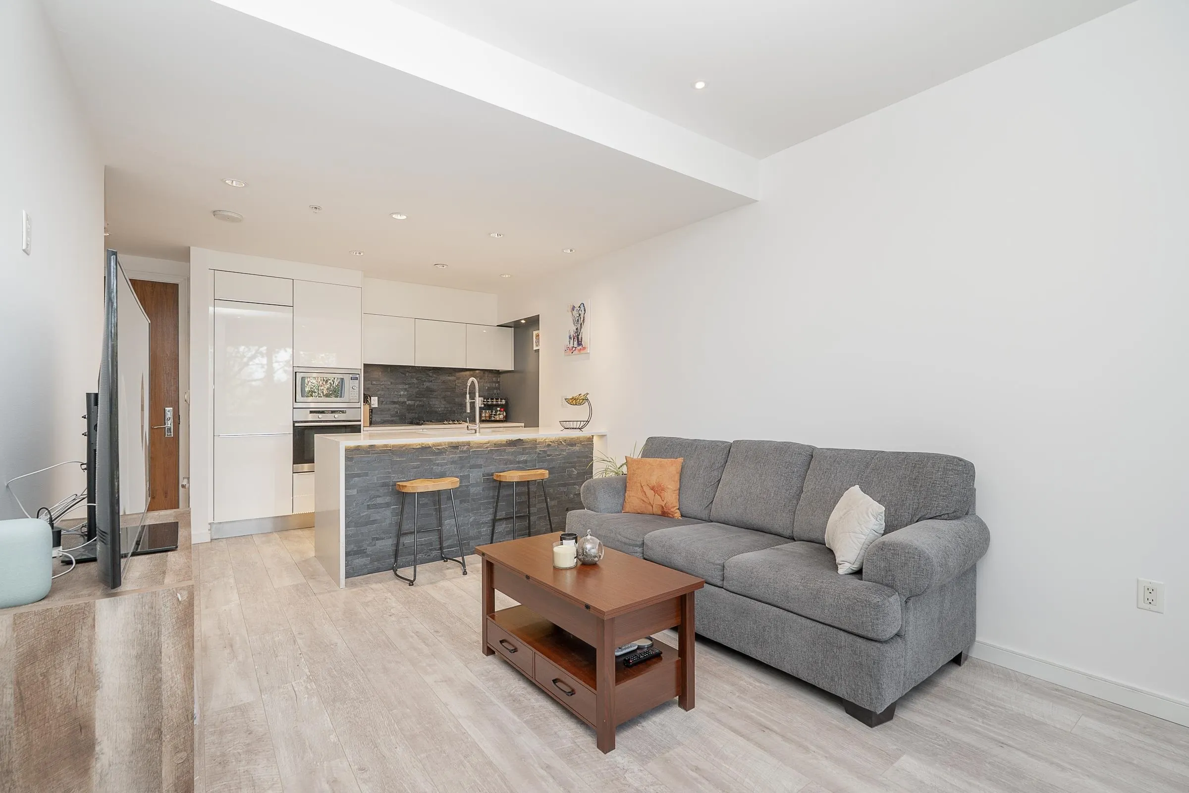 181 W 1st Avenue #203