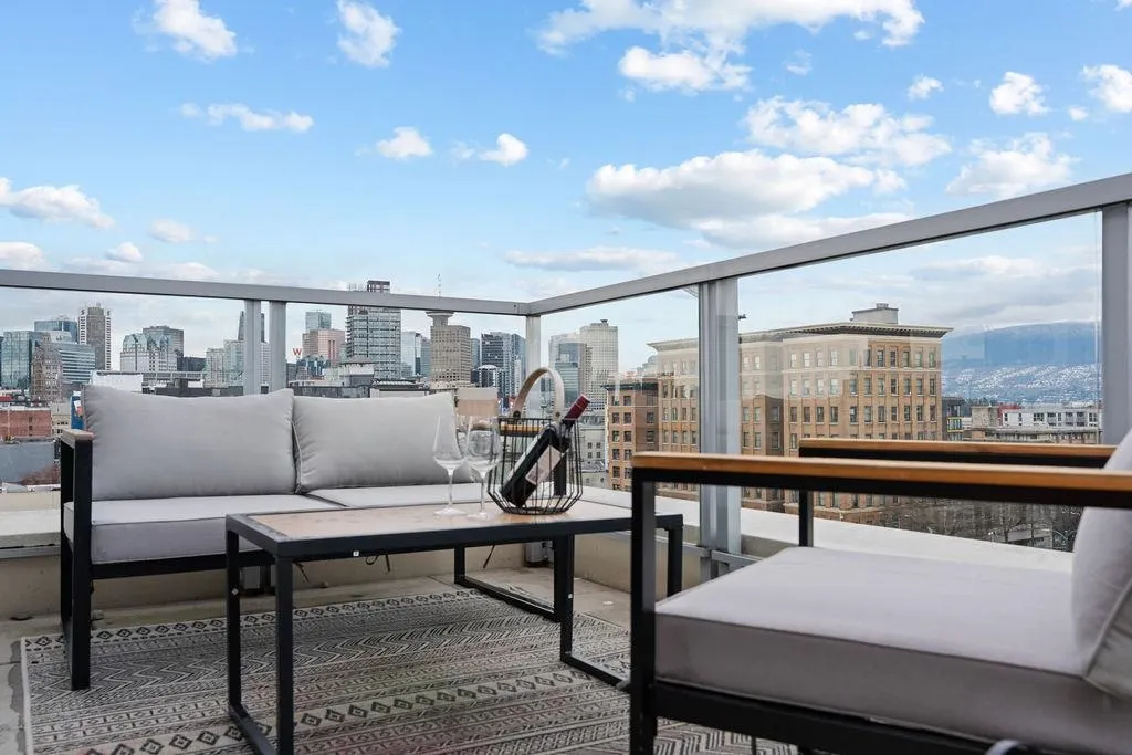 231 E Pender Street #807