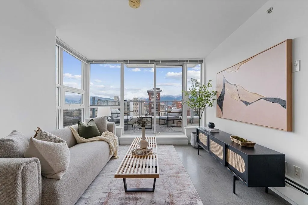 231 E Pender Street #807
