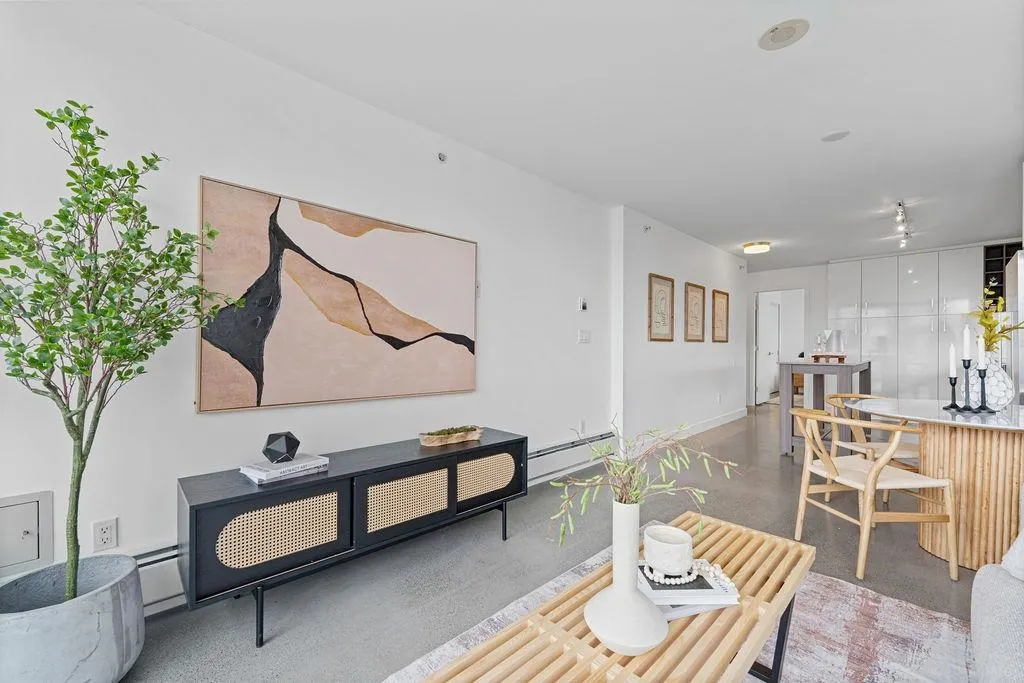 231 E Pender Street #807