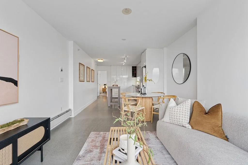 231 E Pender Street #807