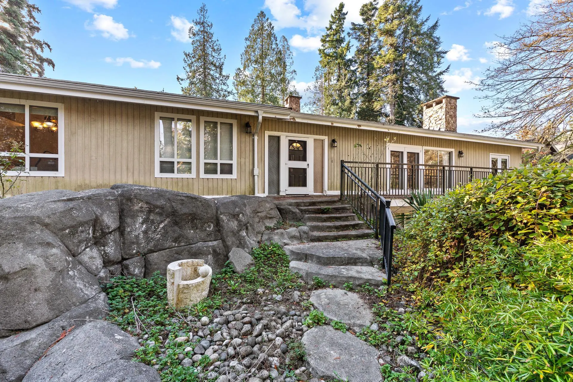 13284 Crescent Road