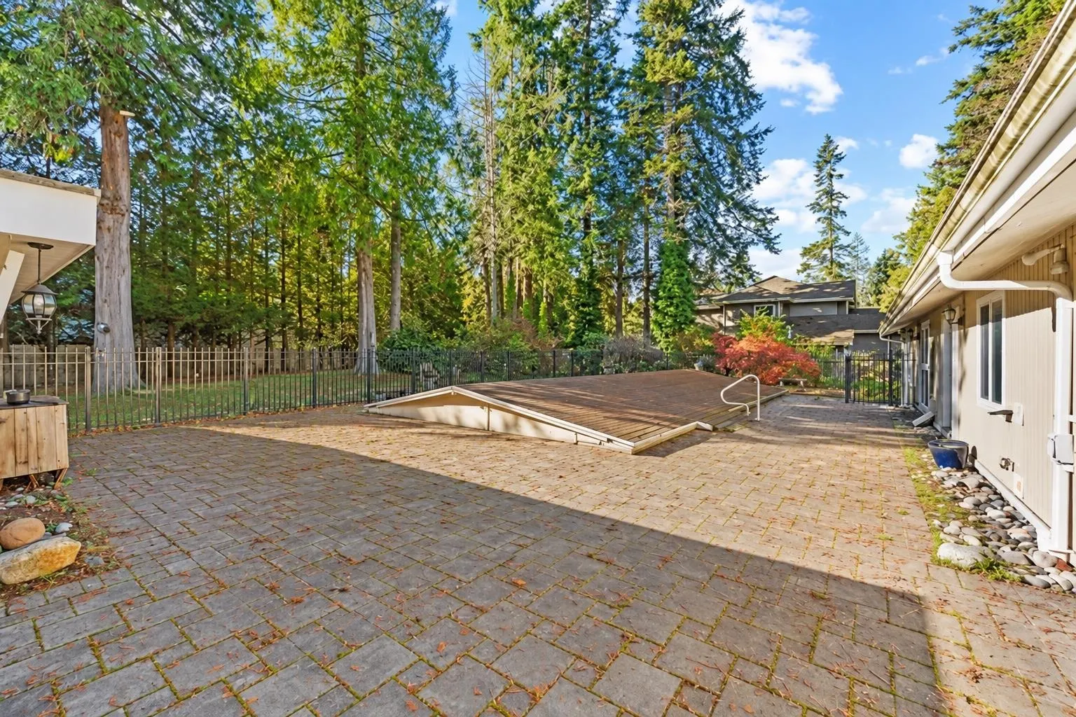 13284 Crescent Road